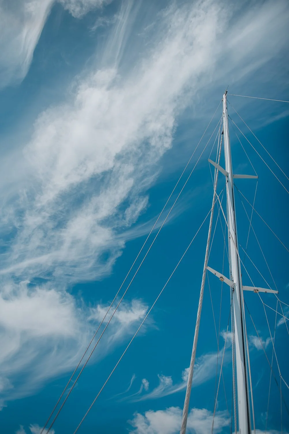 Ryan-Waneka-Photography-2022-La-Paz-Mexico-21-sailboat-ropes-blue-sky.jpg