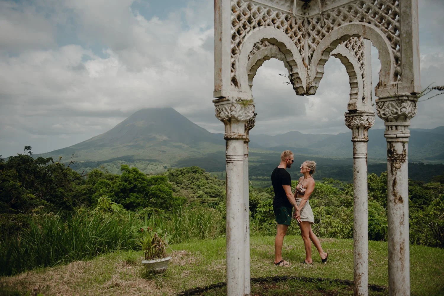 Couple portrait in Costa Rica