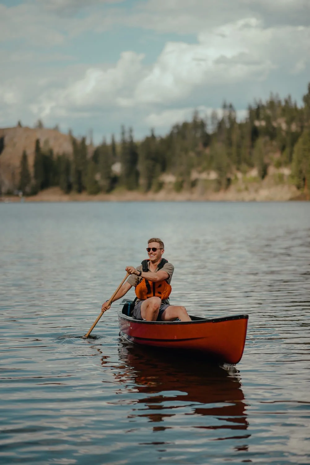 Professional adventure photography in Spokane, Washington - lifestyle portrait canoeing