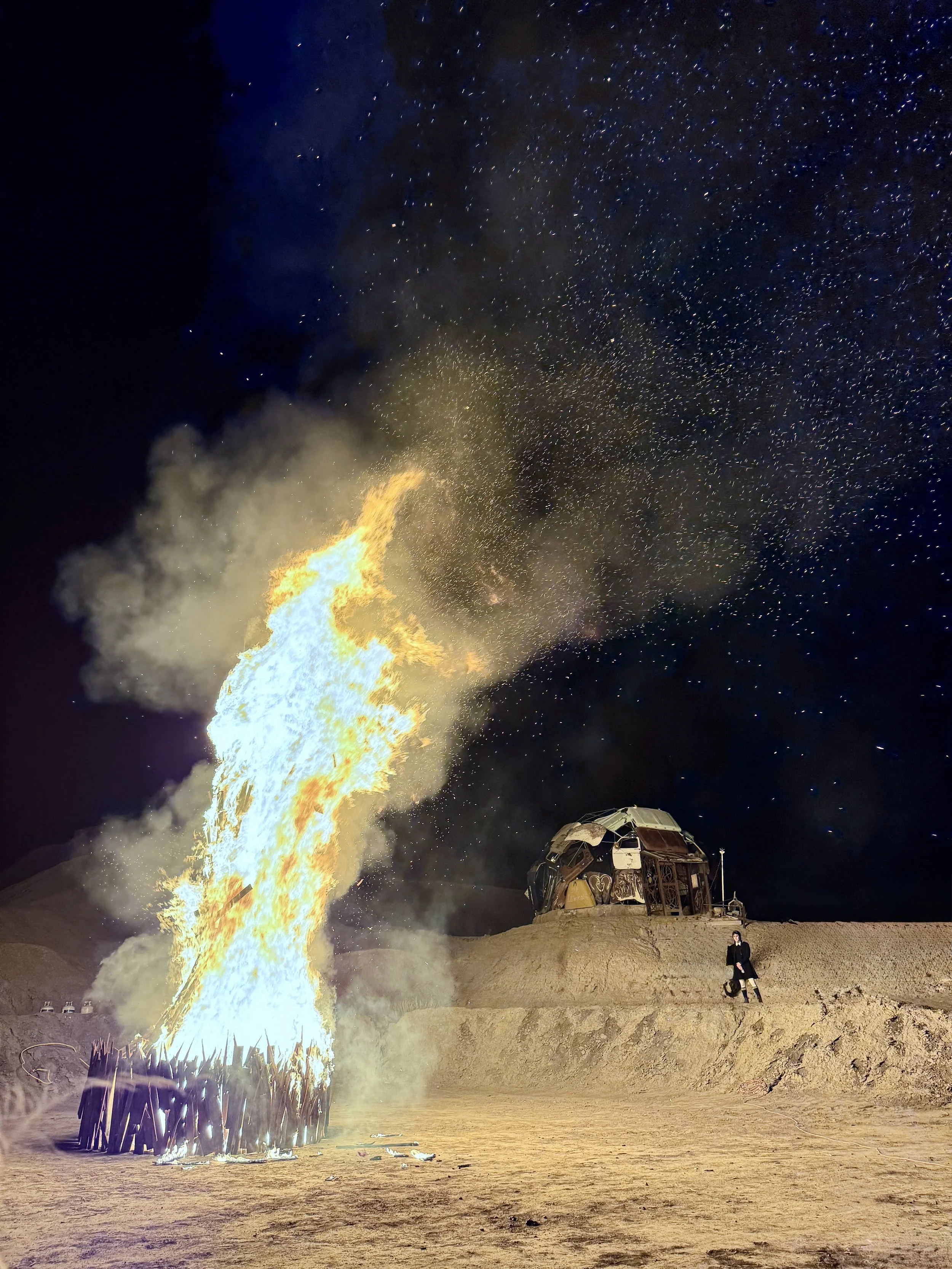 The Tower of Barad Dur, creating a sea of twinkling embers throughout the night sky.

Conceptualized and fabricated with Thom Allen, built on-site with many friends