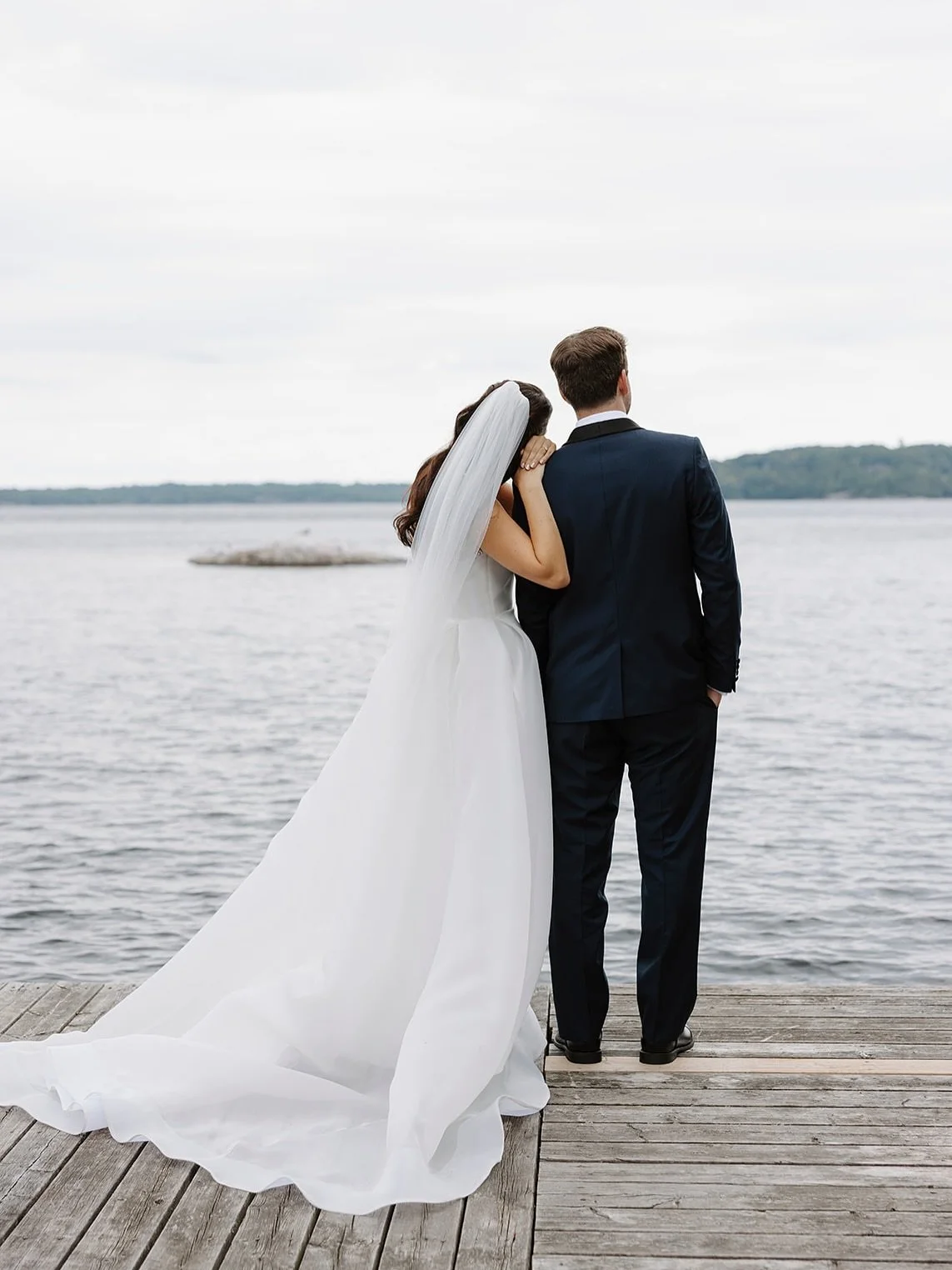 A day so magical, I wonder if I dreamed the whole thing! 💭

@superiorbridal 
@theartofmakeupandhair 
@forgatherfloralco 
@events.by.madelaine