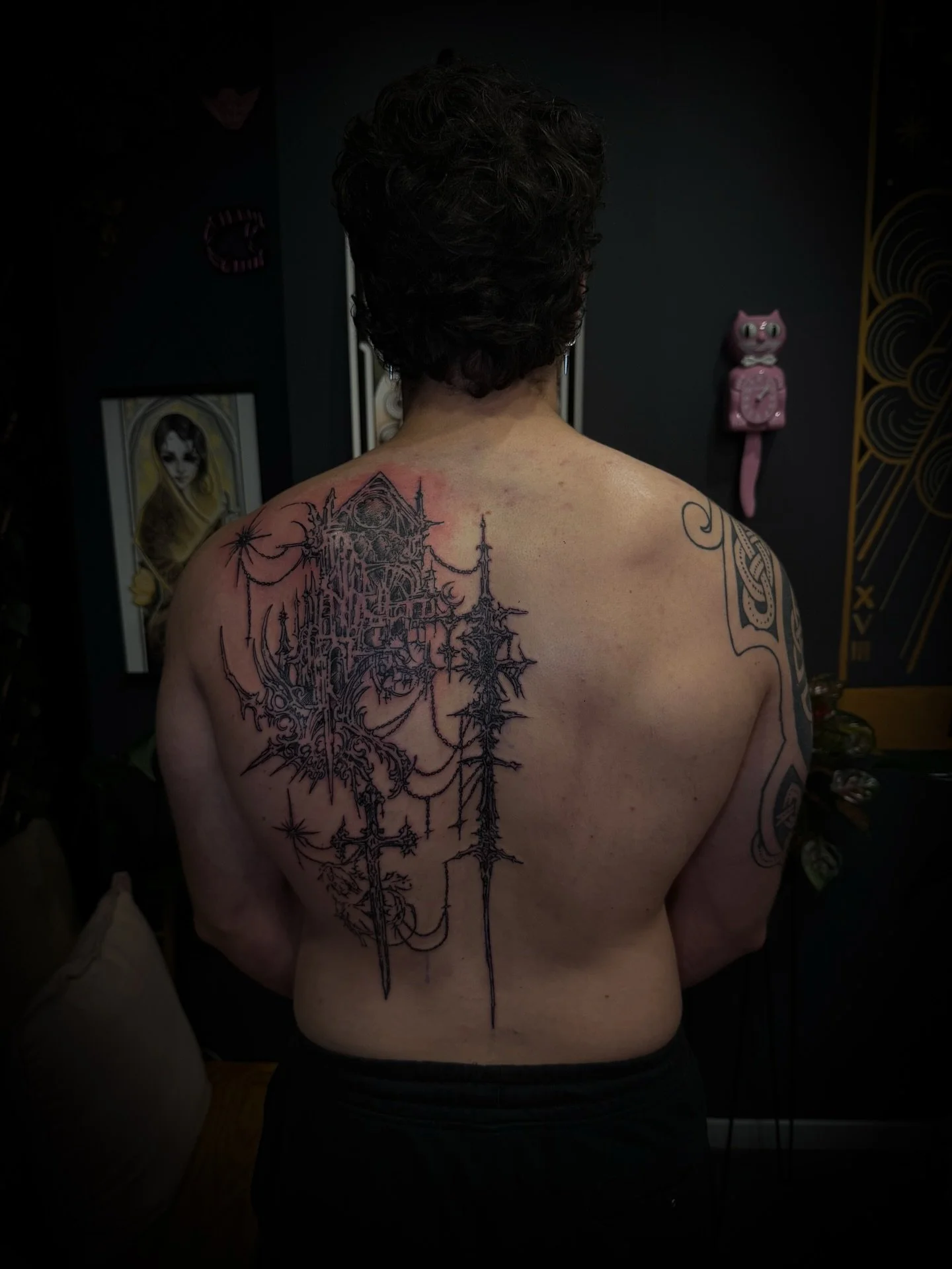 Custom cybersigilism for Zachary by @kit.tattoos 🖤

Follow link in bio to book 💌