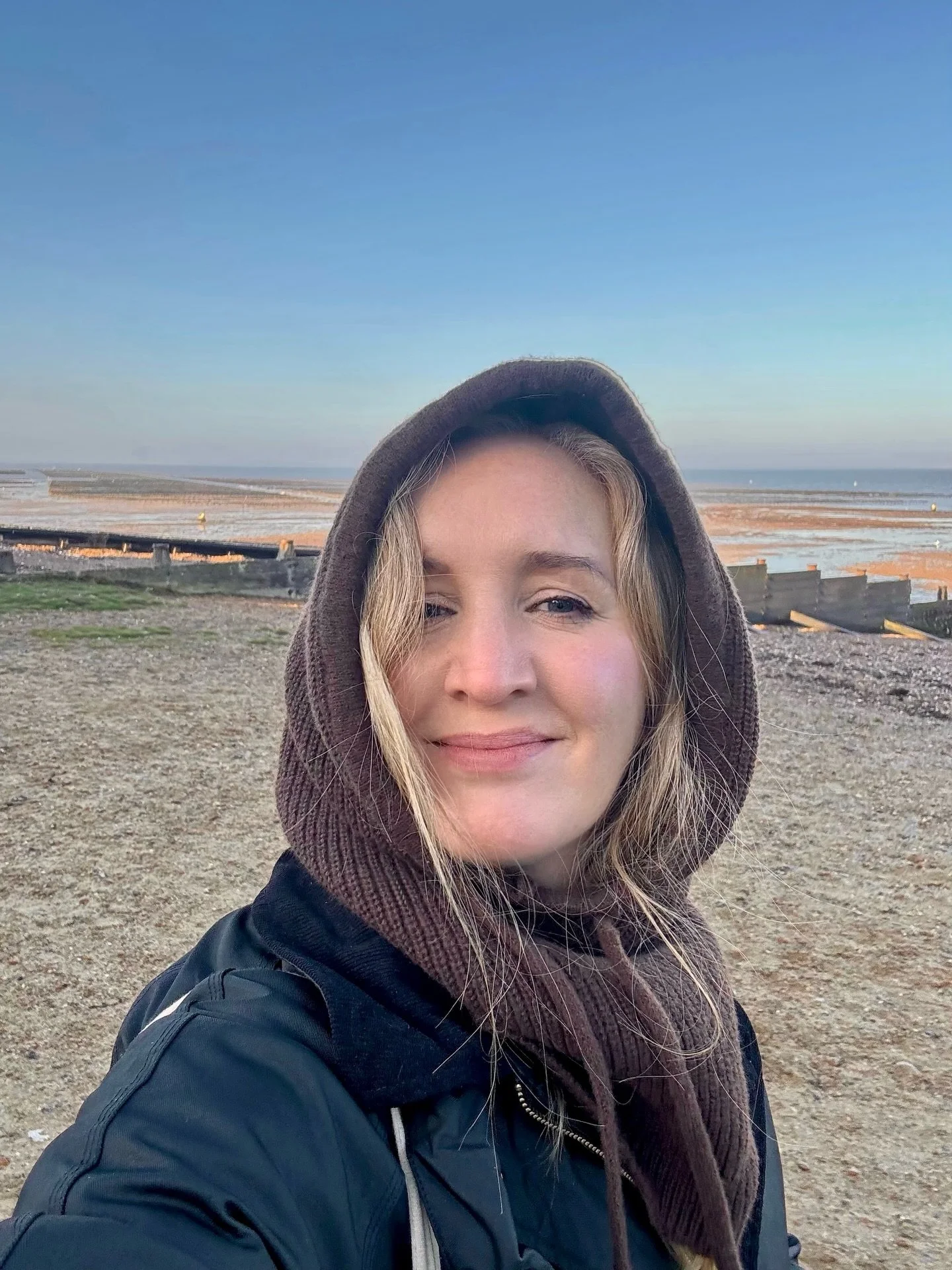 We all love a knitted bonnet 🤎
📣We have a small restock of our sellout baby pixie bonnets in red &amp; cream tonight, online 8.30pm 🏃&zwj;♀️

Bonnets | knitwear | kids knits | handknitted pixie bonnets |