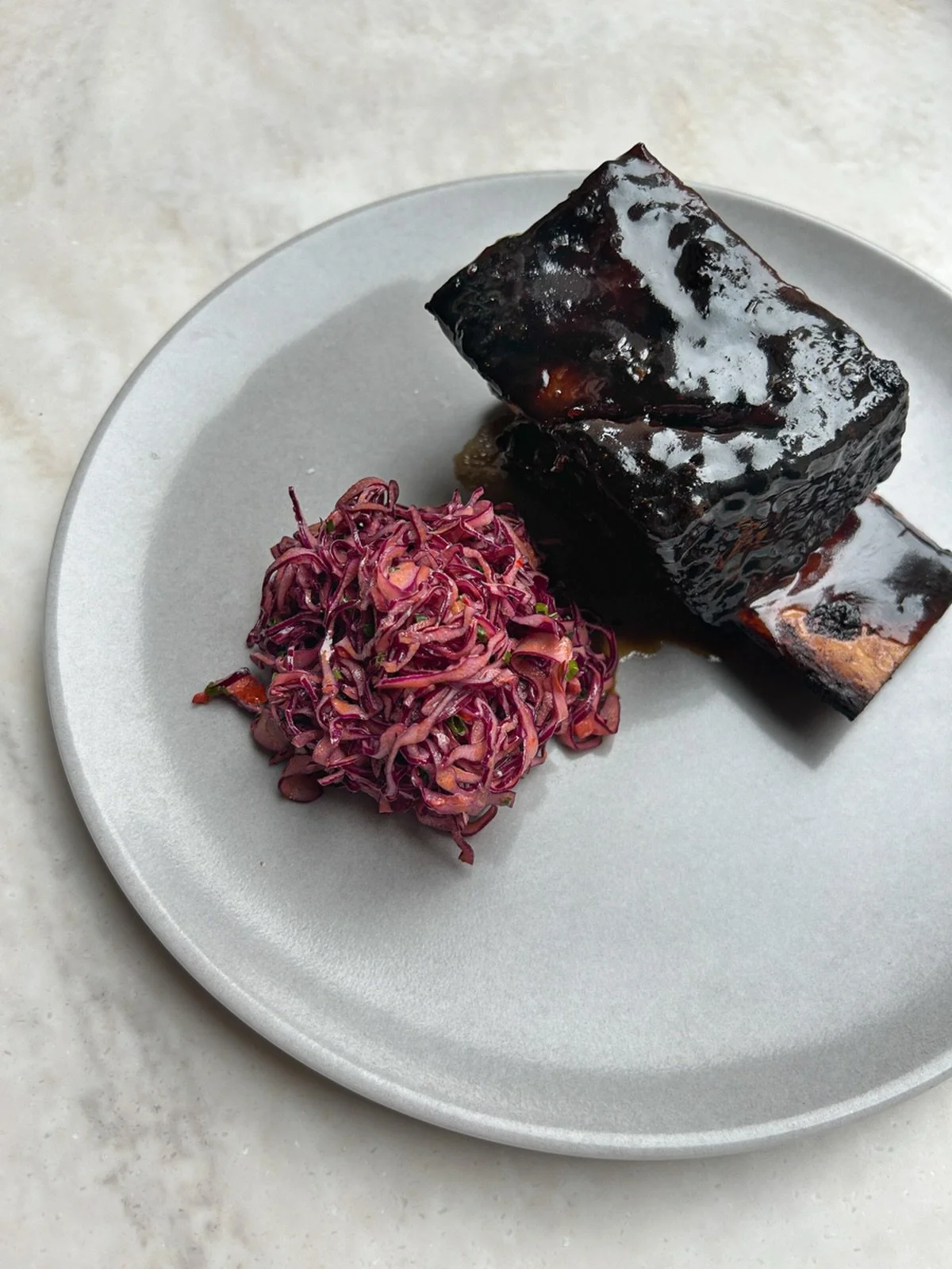 NEW DISH Glazed short rib red cabbage slaw, chilli.

📍On the menu at Bancone Kensington only.