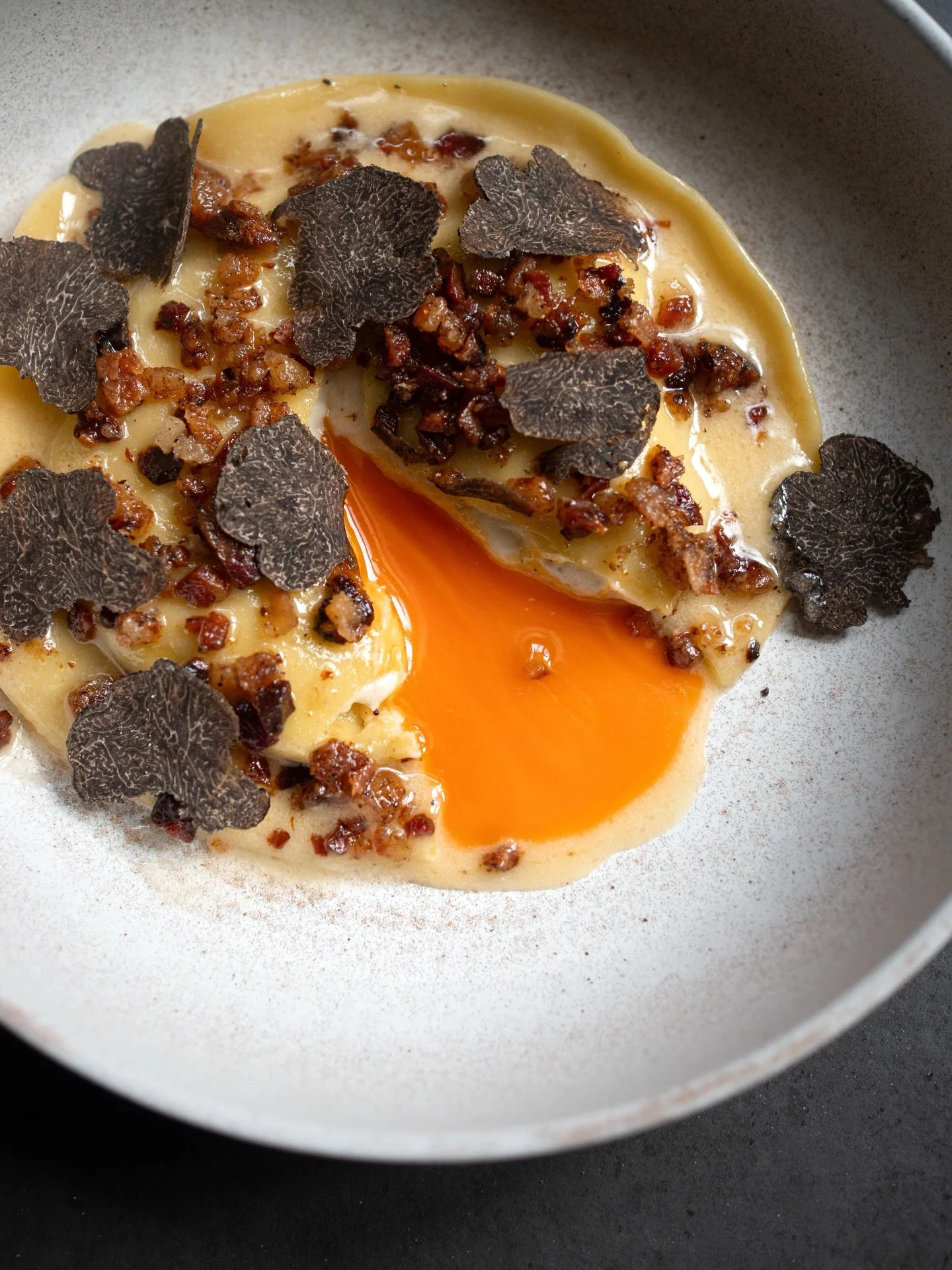 Coming soon &lsquo;Carbonara&rsquo; raviolo, crispy guanciale @bancone.pasta. Ask to upgrade with truffle shavings.
Click the link in bio to book a table at the new City location. Opening April 22nd.