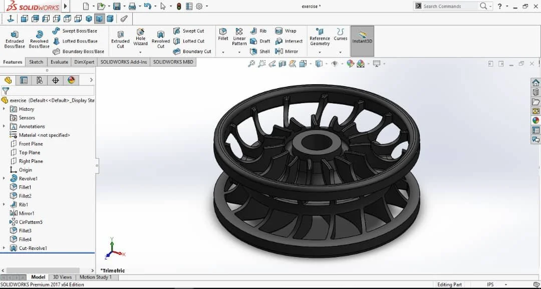 Modèle 3D d'une pièce mécanique en plastique dans SOLIDWORKS, semblable à une roue ou un engrenage avec plusieurs rayons et un centre circulaire.