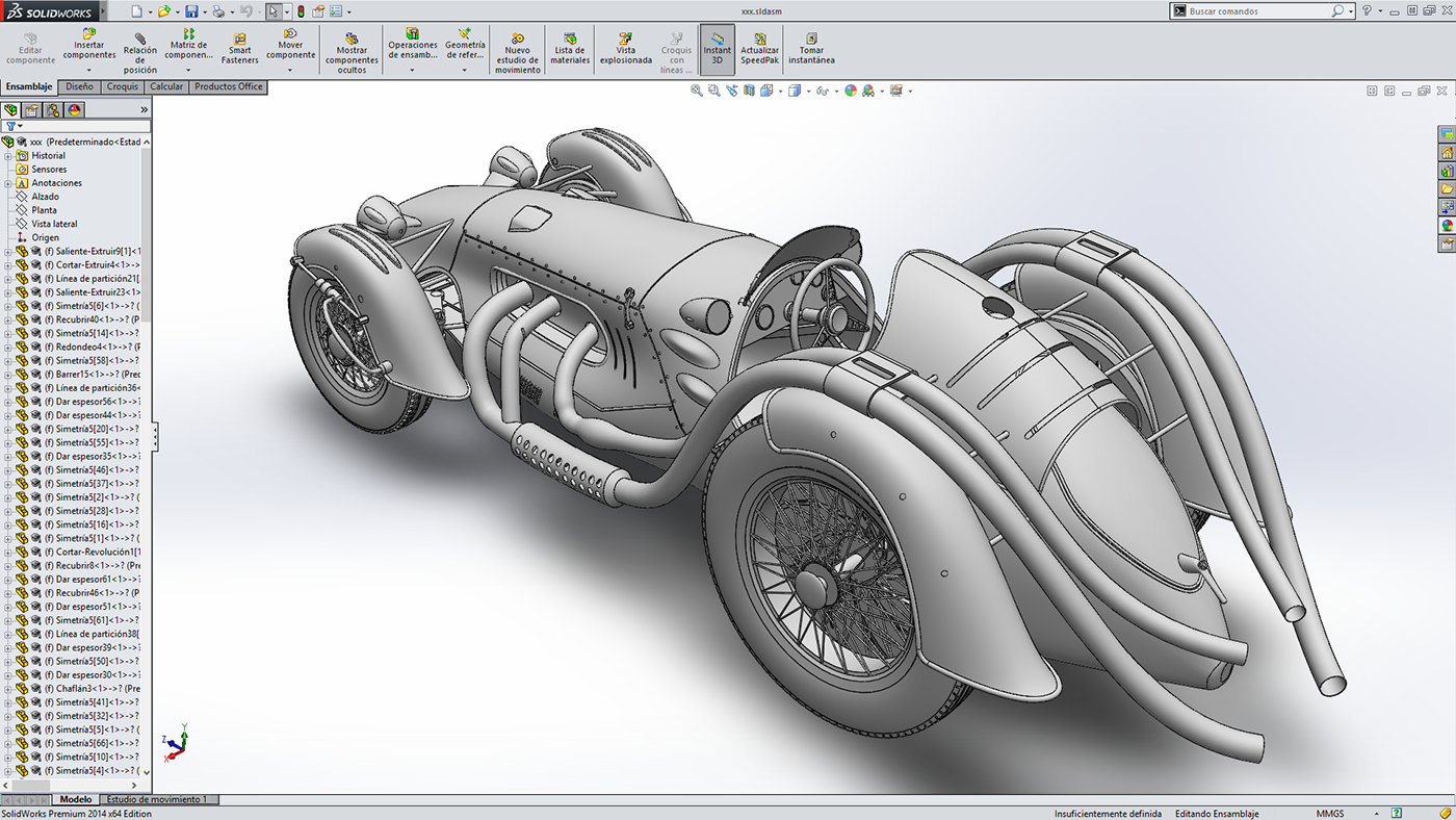 Modélisation 3D d'une voiture de course vintage en SolidWorks, montrant le design détaillé avec la carrosserie, le moteur, les roues, et le système d'échappement.