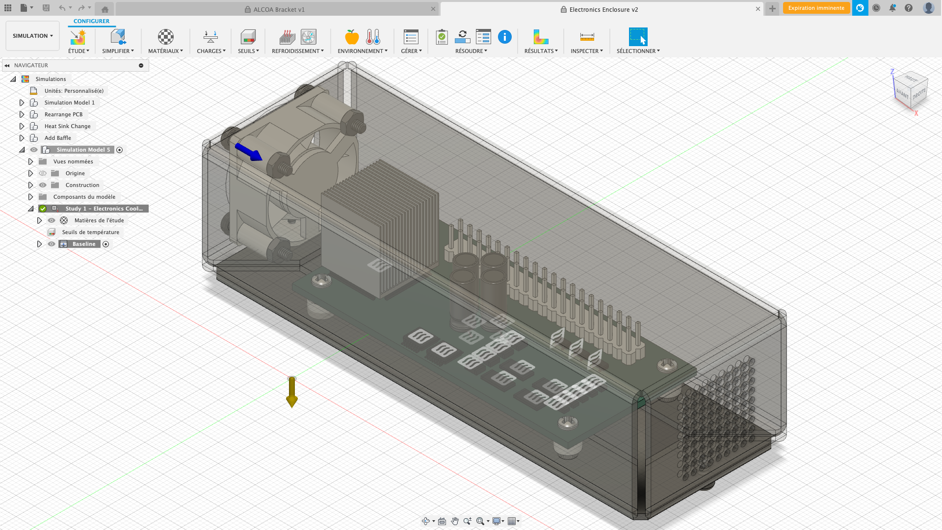 Modèle 3D d'une enceinte électronique avec un boîtier transparent, un circuit imprimé, un dissipateur thermique, et divers composants électroniques.