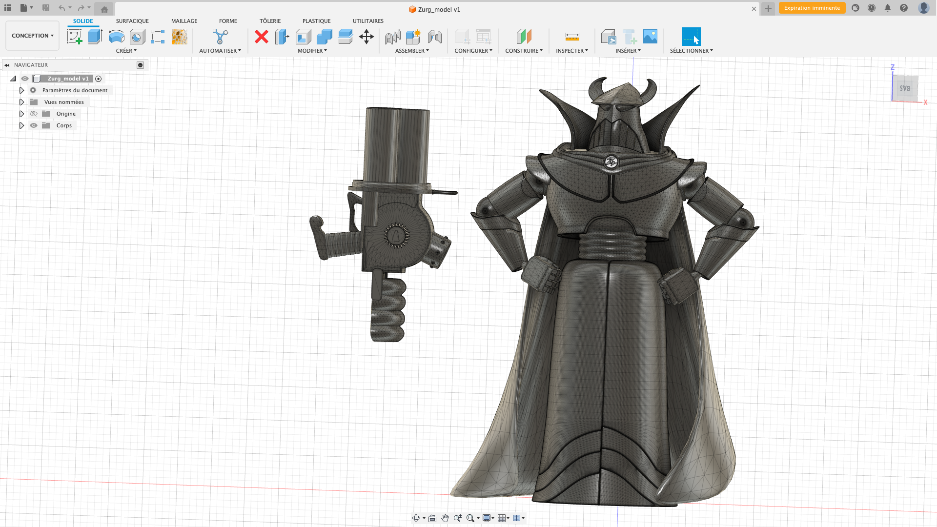 Modélisation 3D d'un personnage de robot en armure with cape, portant une hache avec un casque avec des cornes, dans un environnement de logiciel de conception assistée par ordinateur.