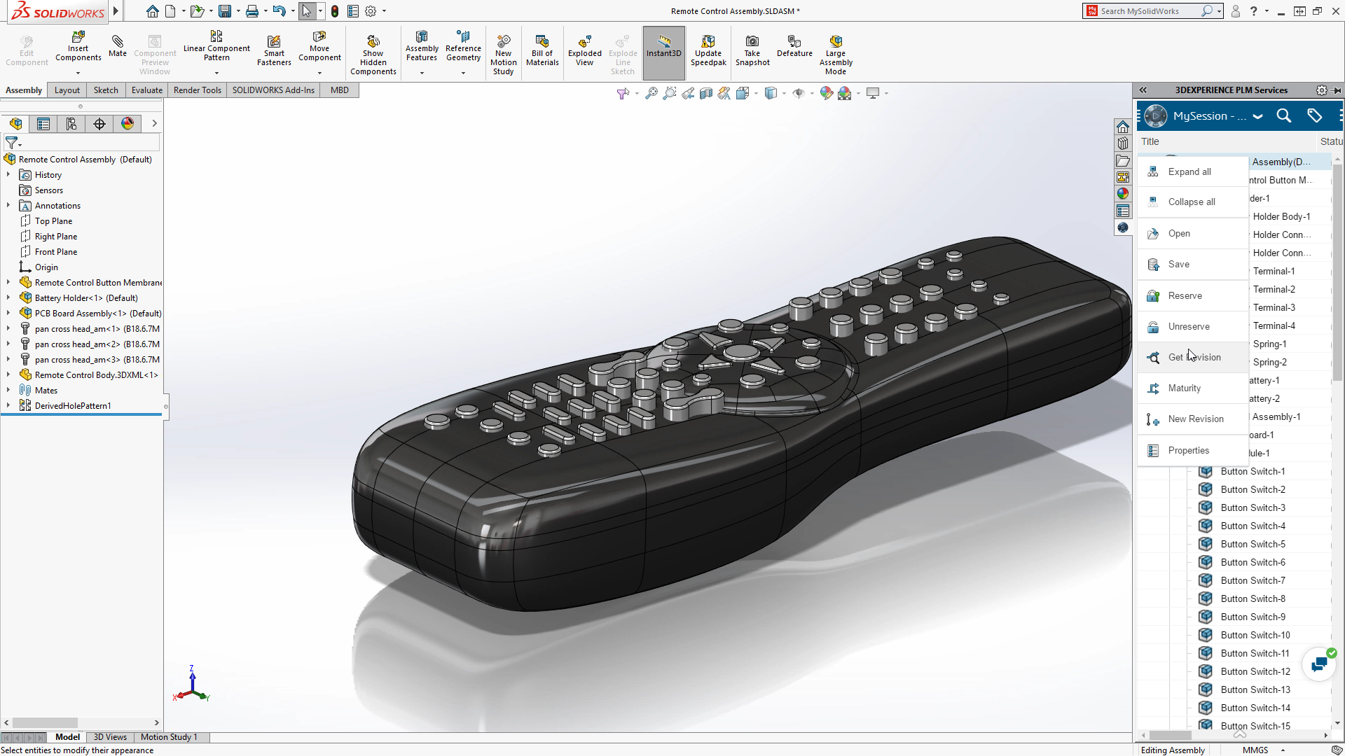 Prototype d'une télécommande en 3D dans SOLIDWORKS, avec boutons et écran.