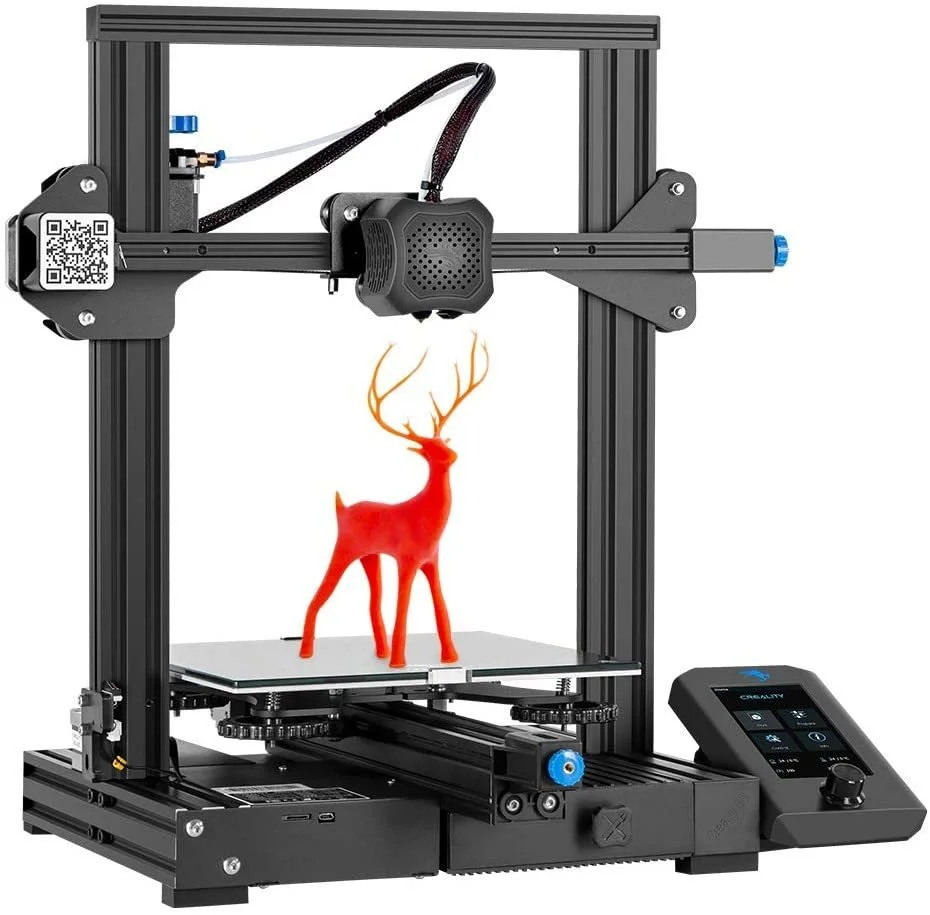 Une imprimante 3D avec un modèle d'élan rouge imprimé en cours d'impression.