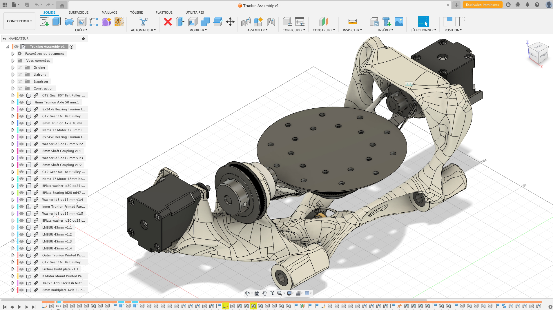 Modélisation 3D d'une structure robotique avec composants mécaniques, électriques et une plateforme circulaire au centre.