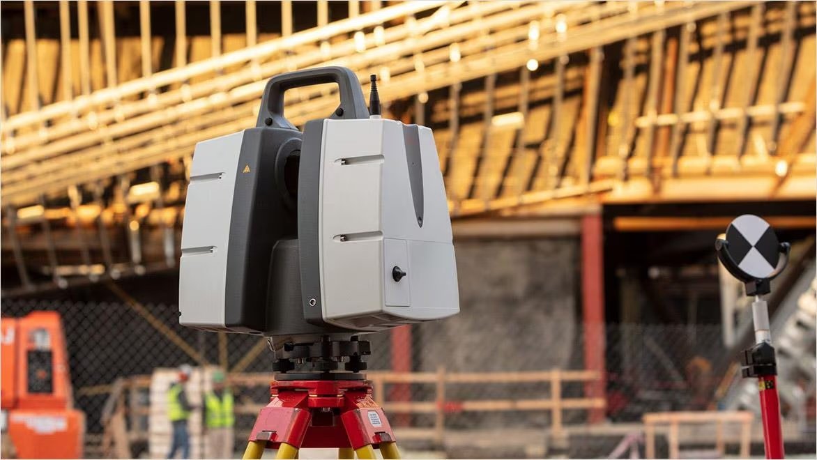 Le prototype d'un système de levé laser sur un chantier de construction