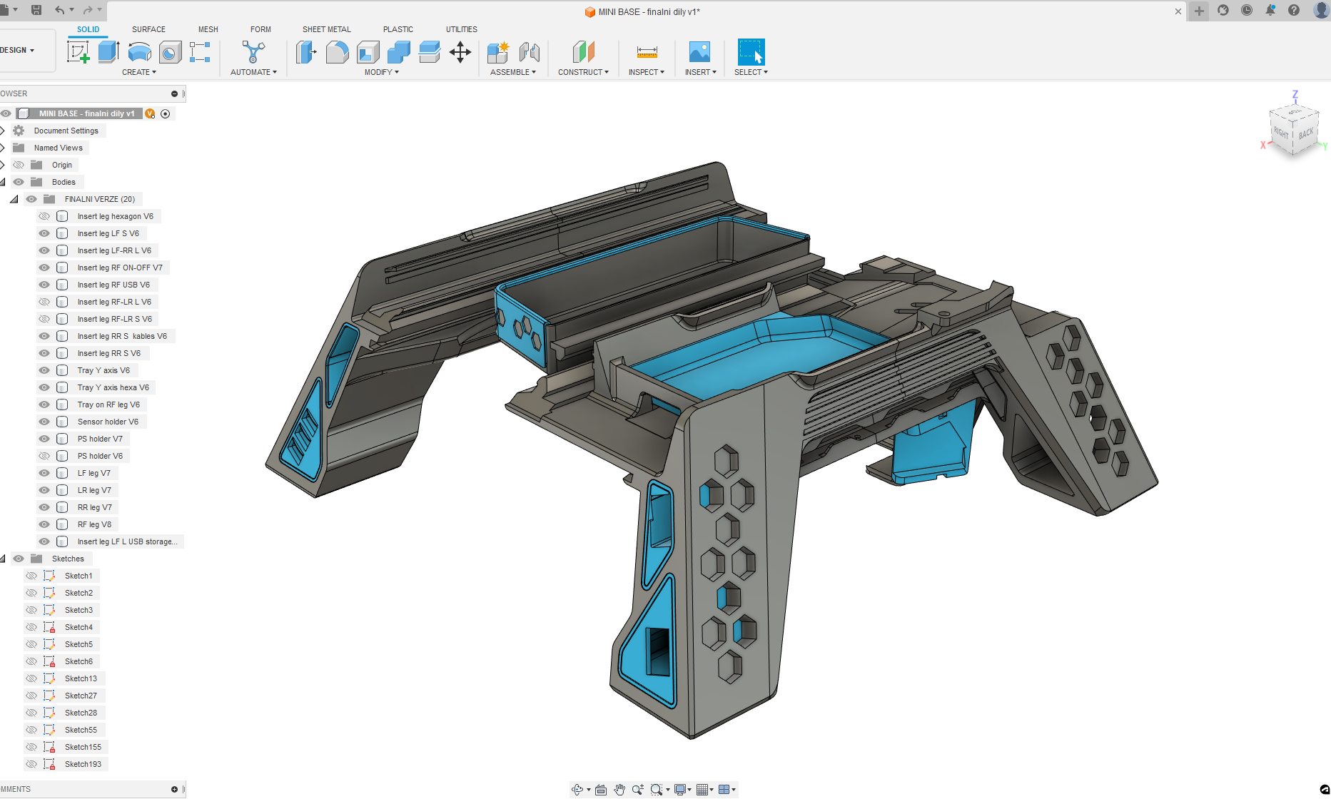 Modèle 3D d'une structure en métal gris avec des détails en bleu, ressemblant à un support ou un cadre robuste, probablement pour une utilisation technique ou industrielle.