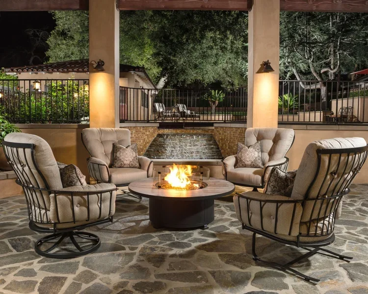 Chat Fire Pit Table with Fire Glass