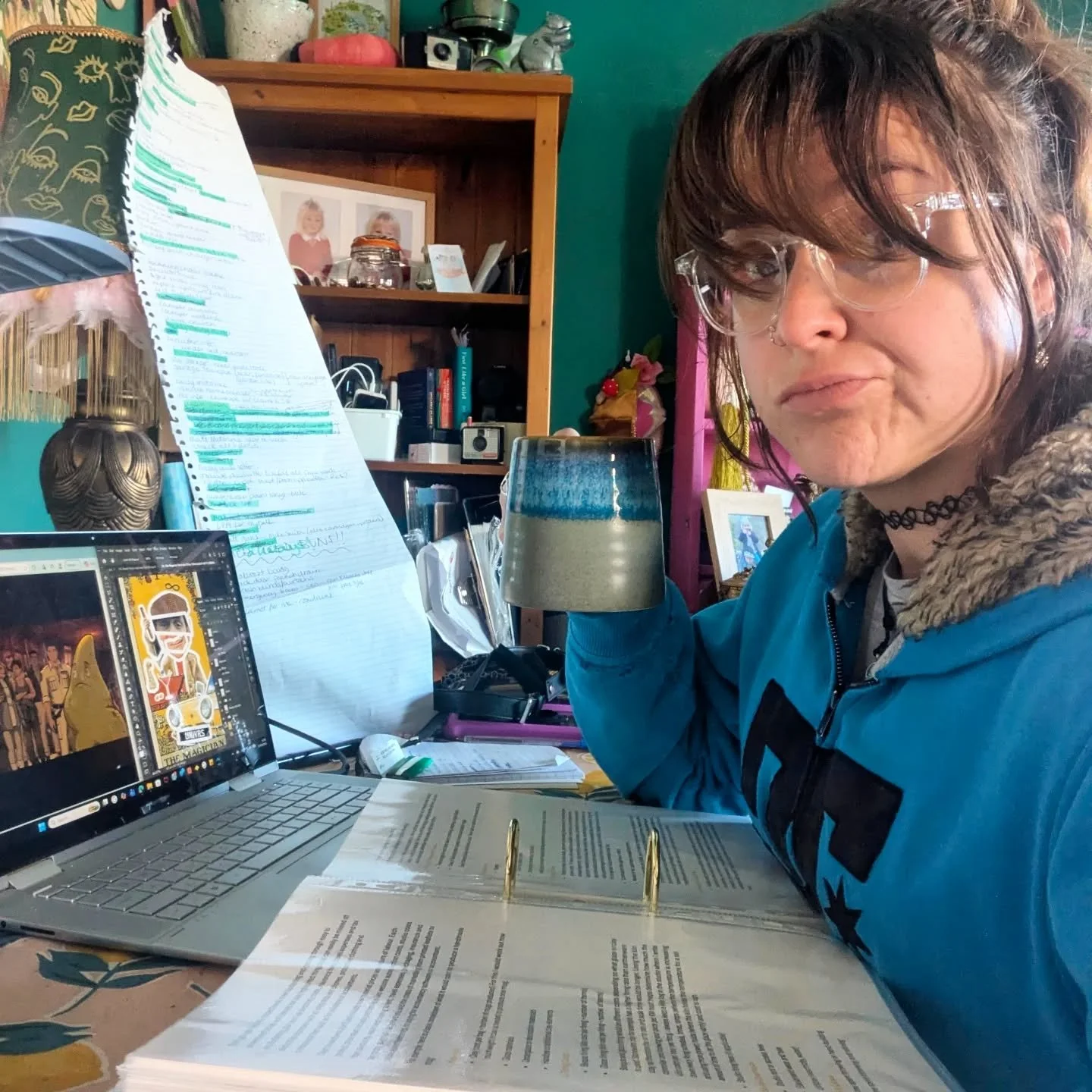 Only a few weeks left to go until my degree is over 😭 I've spent so much time in front of this laptop this year 🤦 but the tick list is finally going down! 
Is that an eeny weeny tiny speck of light at the end of the tunnel I see??!! 

#wlvuni 
#fin