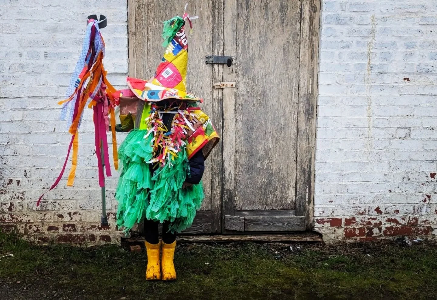 I can't believe it's been a year since this photoshoot, and I reckon this is definitely near the top of the list of my eclectic creations.
There's 12 weeks to go until the end of our degree, and then preparations will begin for the final Degree Show 