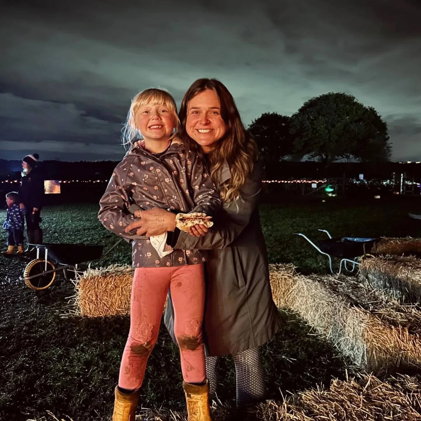 Pumpkins, torches, bacon sarnie and toasted marshmallows! ❤️ And dirty knees! 😂