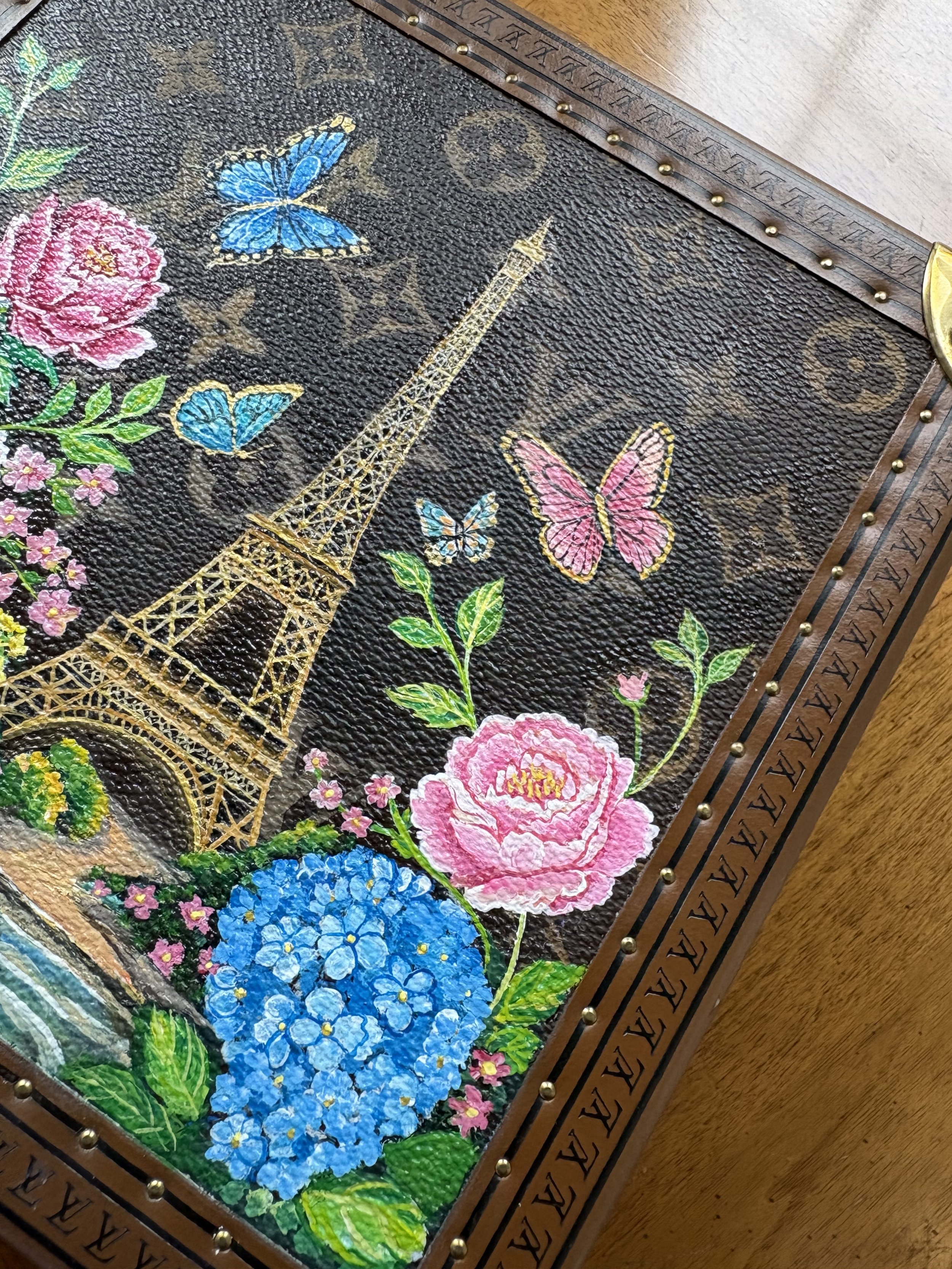 A jewelry trunk reimagined. An LV jewelry trunk my client thought was ruined. Now painted with her favorite peonies, butterflies, The Eiffel Tower and La Seine. A travel memory comes to life with my paintbrush.