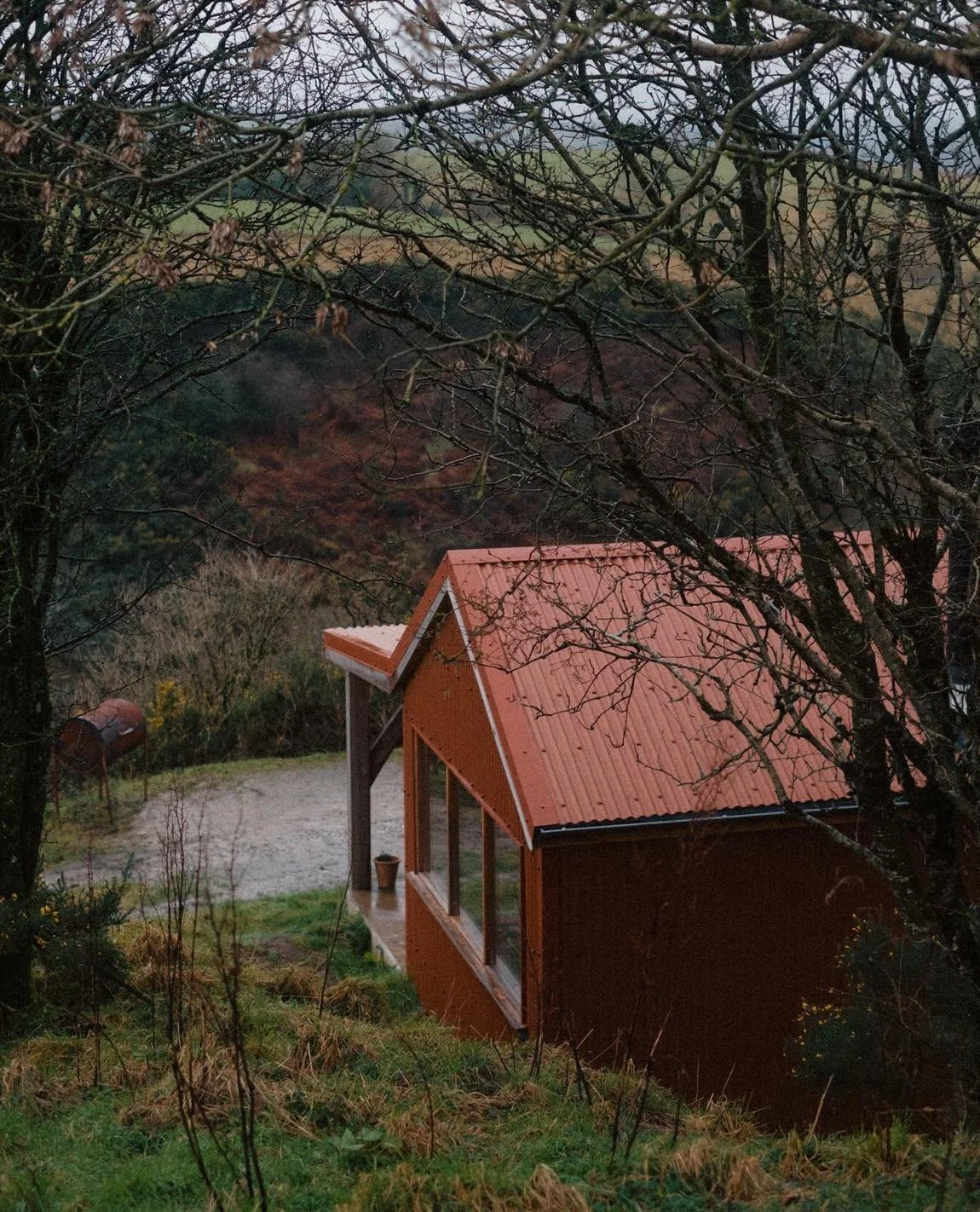 WHICH COVE VALLEY CABIN ARE YOU?

🛖HOPI
The sunset chaser.
Perched on the hillside with a front-row seat to the valley. Best suited to people who like long evenings on the deck, sauna sessions and saying &ldquo;wow, look at that sky&rdquo; roughly e