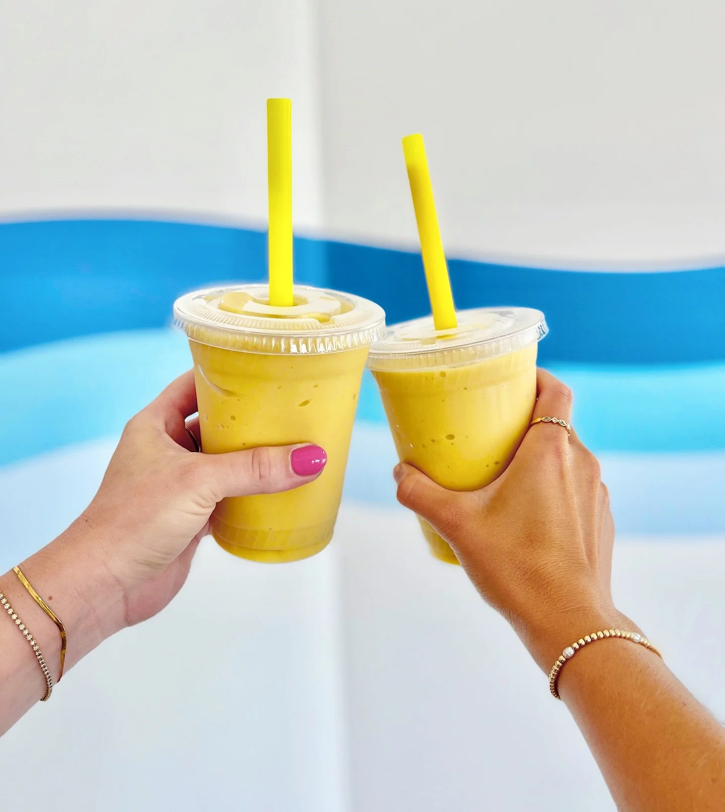 Spring just got a little more tropical 🌴 Our Island Breeze smoothie is back! Preorder yours now in the Swell Studio app! 

What&rsquo;s in it?
🥭Mango
🍍Pineapple
🍌Banana
💪Vanilla plant-based protein
🥥Coconut water