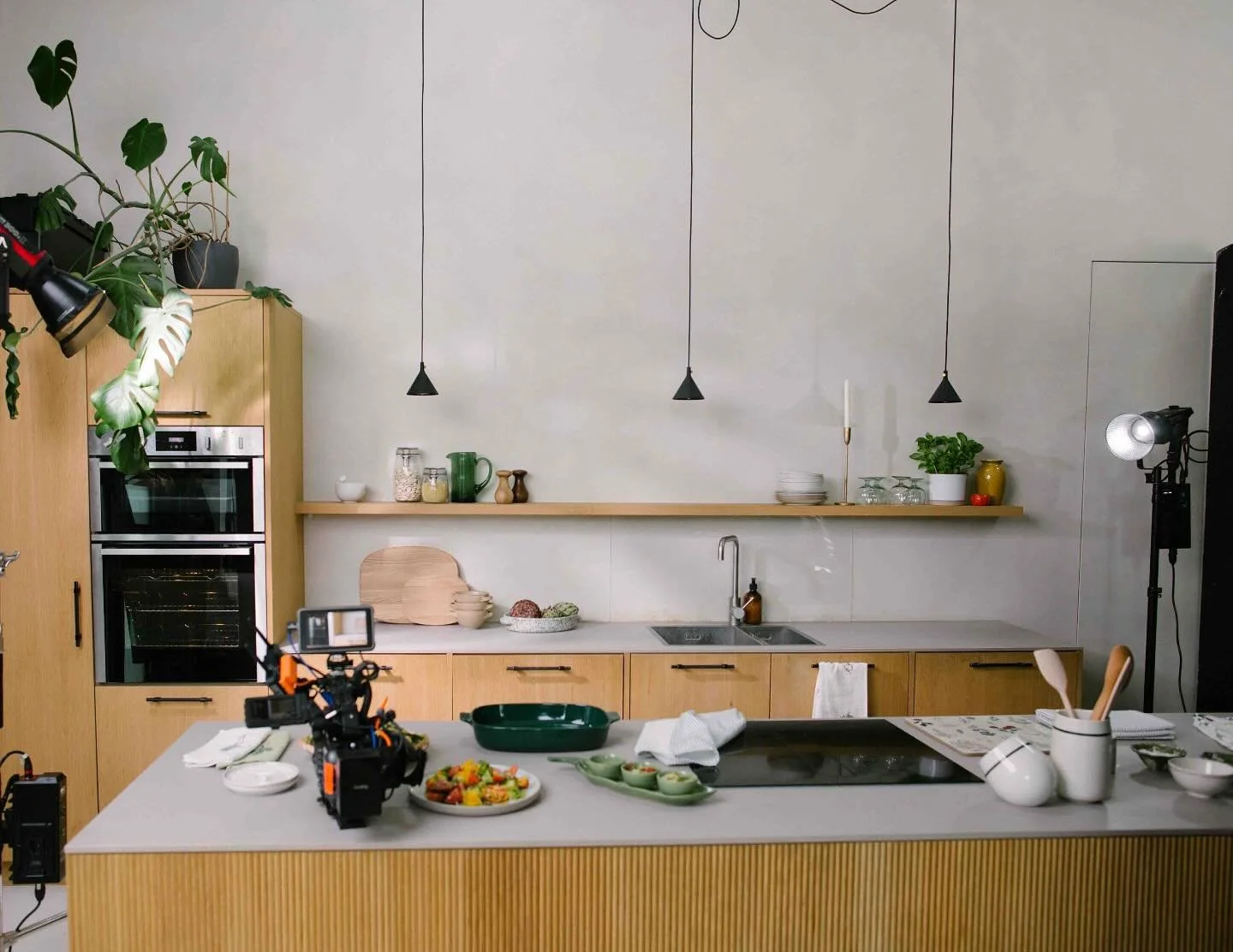 Our kitchen space is such a versatile area and we love to see it transformed for each shoot. 
&bull;
&bull;
&bull;
#southeastlondon #londonstudios #kitchenstudios #southlondonstudio #greenwichstudios