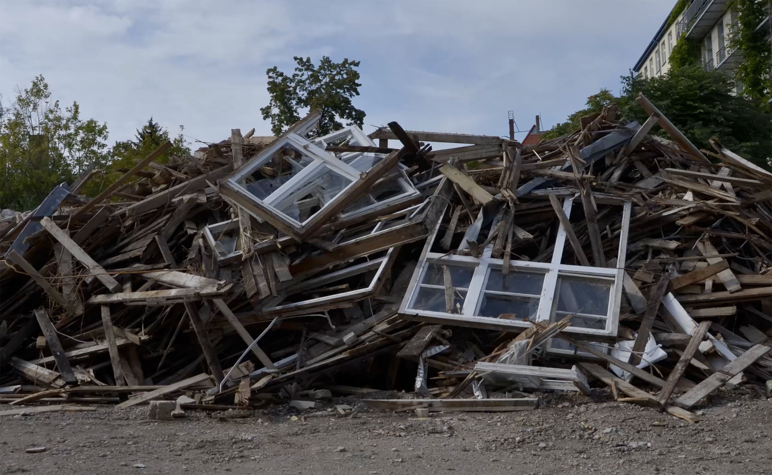 Grund, 
(Abschied von Mörikestrasse, Abschied von Rathenau-Hallen)
Still from video