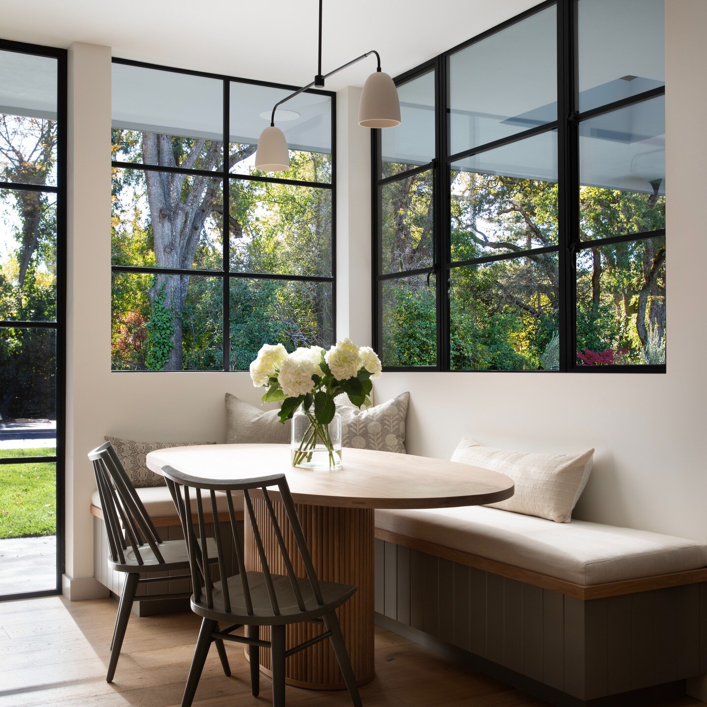 From the beautiful oval wood table to the painted bench seat, we love all the elements that make up this Breakfast Room.
.
.
#newconstruction #breakfastroom #kitchennook #customcabinets #metalwindows #whiteoakfloors #beautifulkitchens #interiordetail