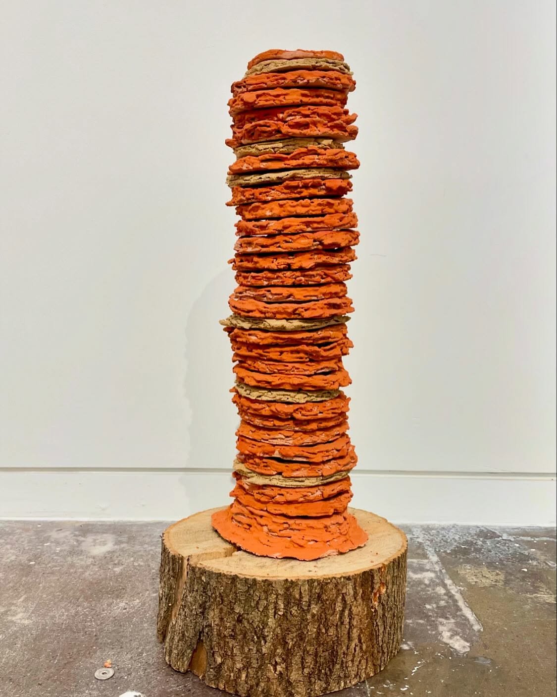 This Stele, monument to an Ash tree is made of rings of crank and wild clay dipped in Cotswold wild clay slip which turns a brilliant orange colour when fired to bisque. The stele is constructed on a slice of an Ash tree. It&rsquo;s a metre in height