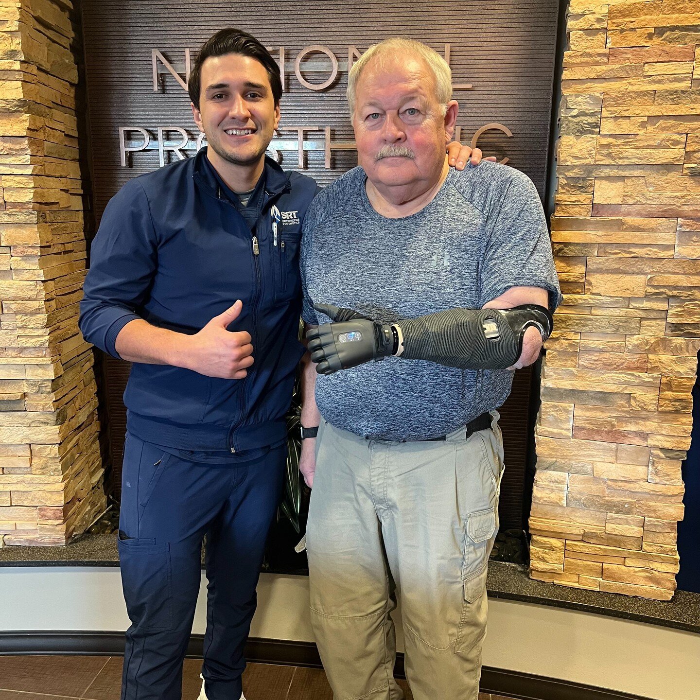 Andrew, a prosthetic resident at SRT, successfully delivered his first solo transradial myoelectric device. Vern, a valued patient of SRT for a long time, enthusiastically endorsed the device with a thumbs-up using the TASKA hand! 👍