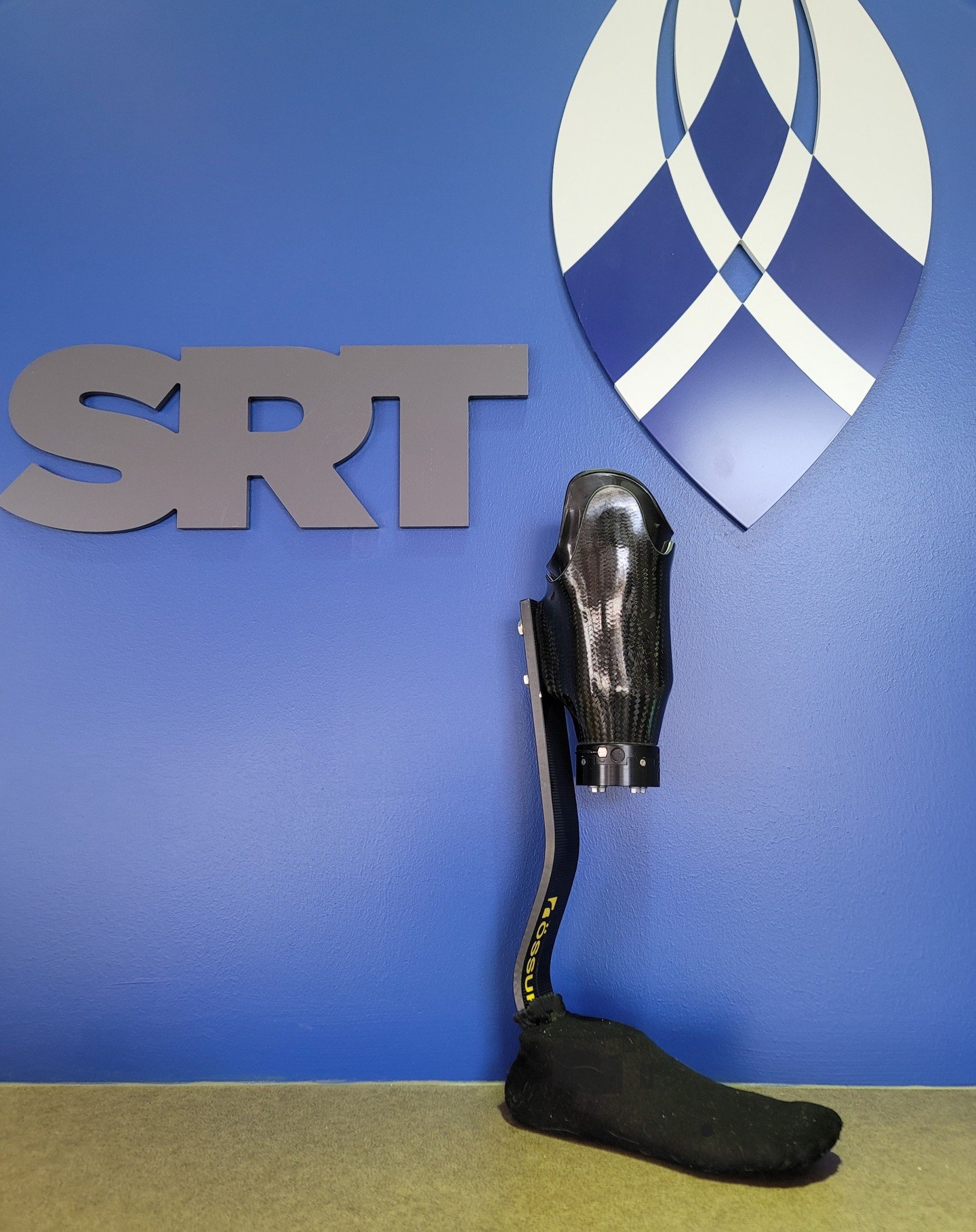 Mark White, a laboratory technician at SRT and a peer mentor, received a fresh replacement socket for his prosthetic running leg. Featured in the image is a Cheetah Explore model equipped with a Wildwood vacuum pump.