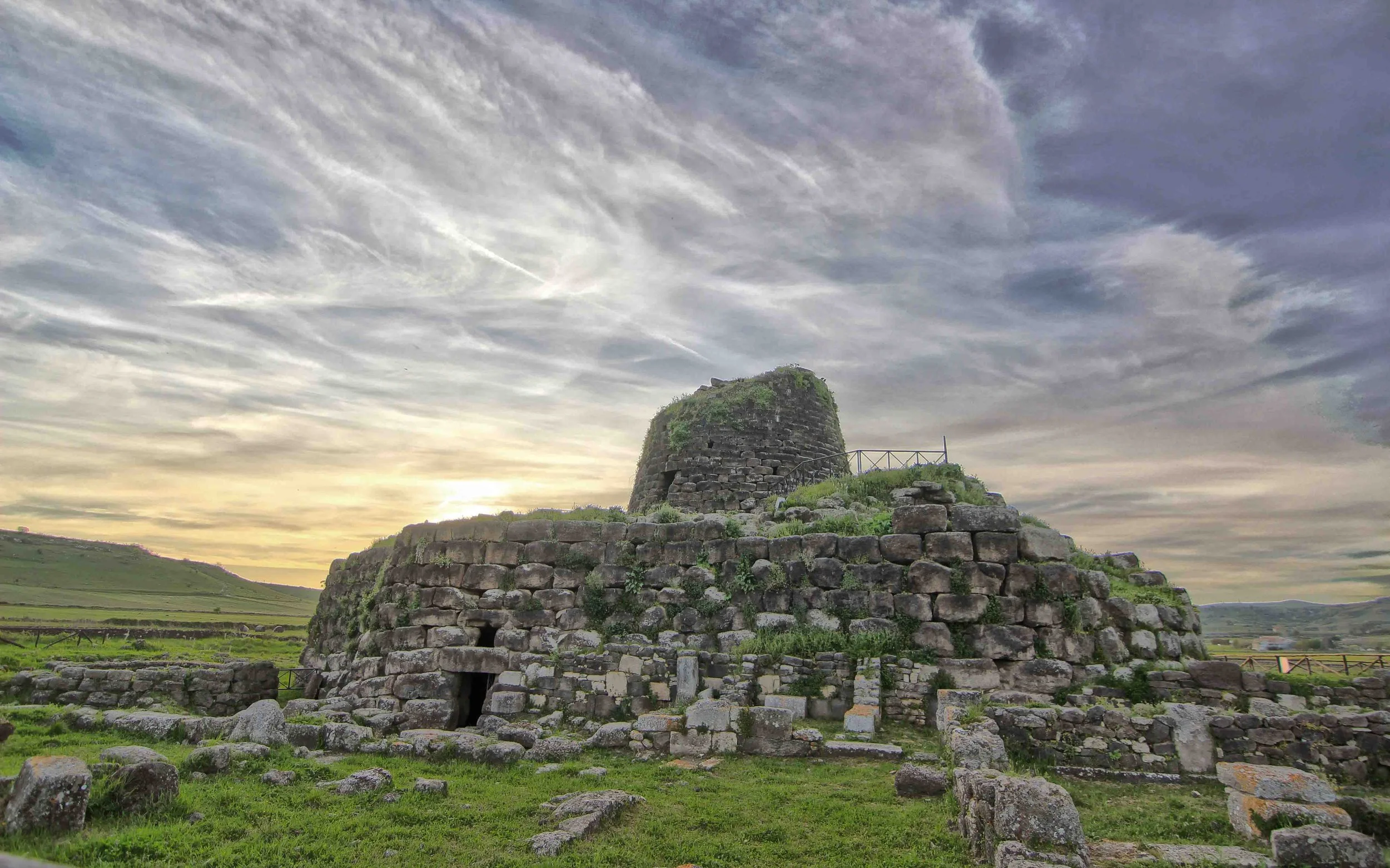 Nuraghe_Santu_Antine.jpg