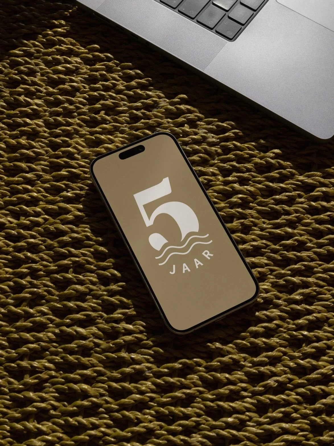 𝘽𝙞𝙟 𝙚𝙚𝙣 𝙟𝙪𝙗𝙞𝙡𝙚𝙪𝙢 𝙝𝙤𝙤𝙧𝙩 𝙣𝙖𝙩𝙪𝙪𝙧𝙡𝙞𝙟𝙠 𝙚𝙚𝙣 𝙥𝙖𝙨𝙨𝙚𝙣𝙙 𝙡𝙤𝙜𝙤. 🎉

Voor het 5-jarig bestaan van Lakehouse ontwikkelden we een jubileumlogo dat voortbouwt op het vertrouwde beeldmerk. De herkenbare basis bleef intact, m