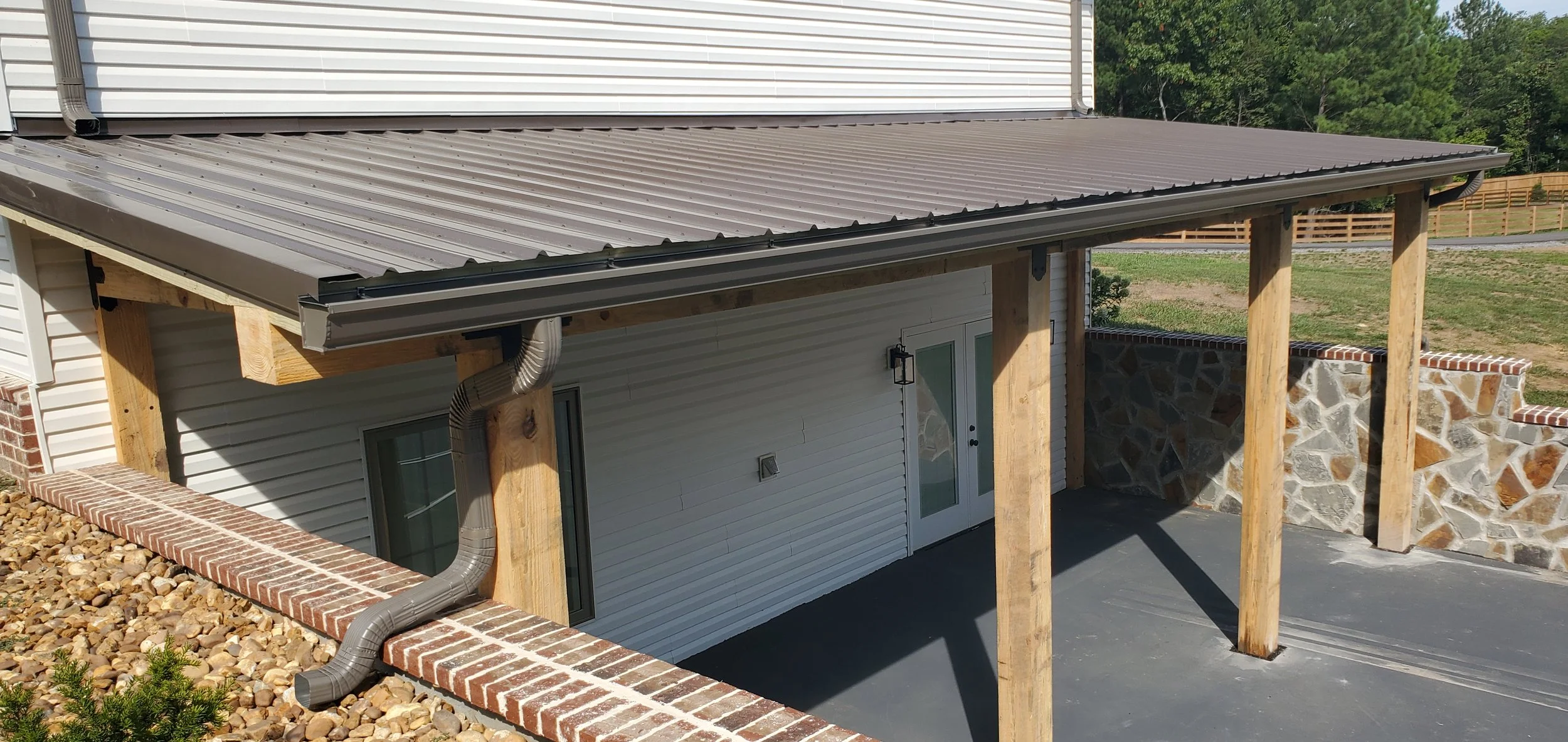 Metal roof with rough sawn posts over patio in Cleveland, TN
