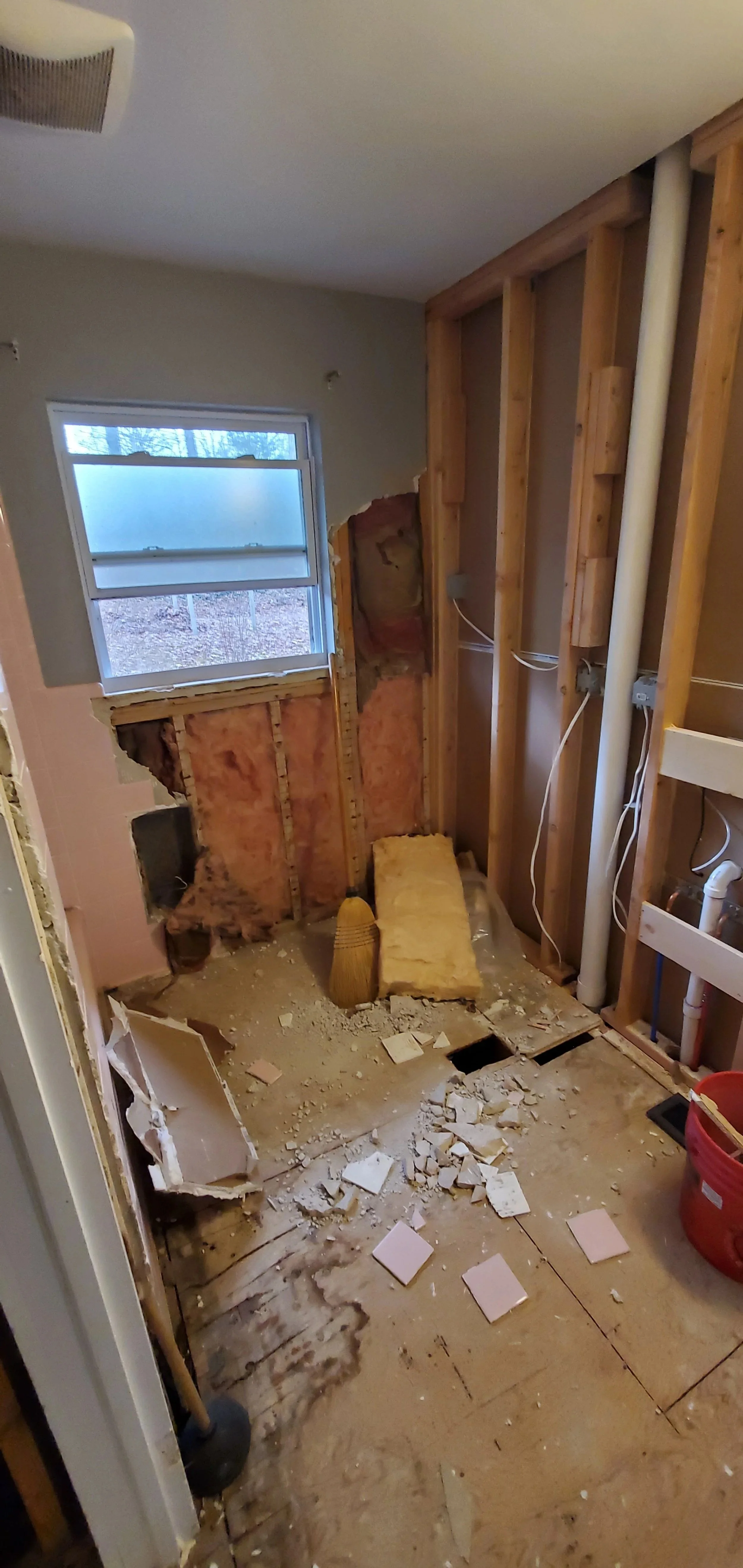 Guest bathroom remodel in Chattanooga, TN showing condition of bathroom before from entry
