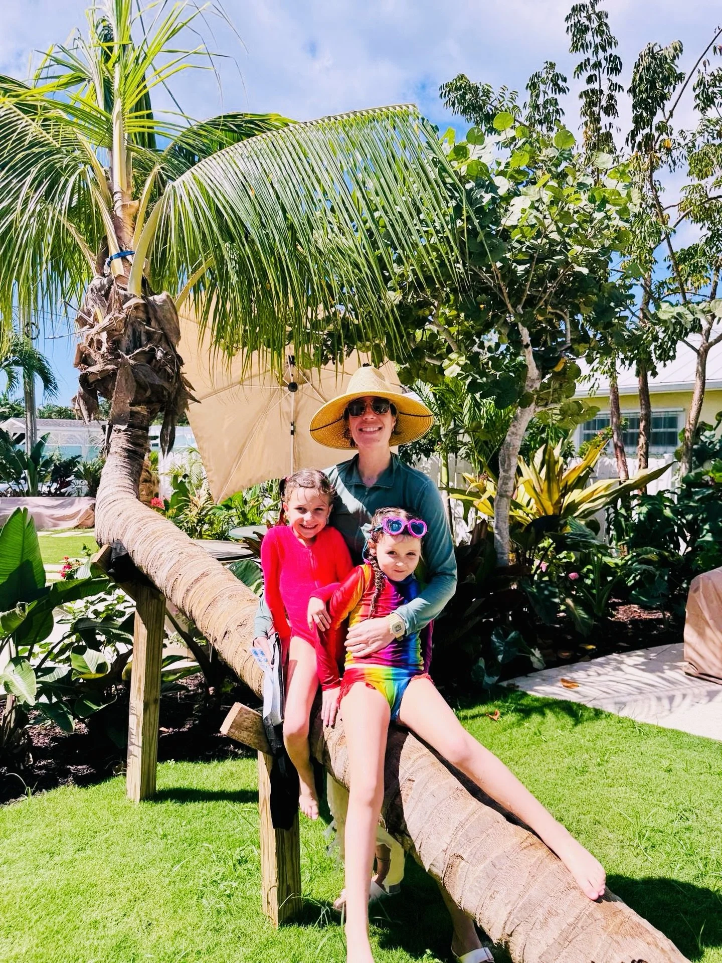 Post lesson playing with your swim buddy 🌴🌞💕