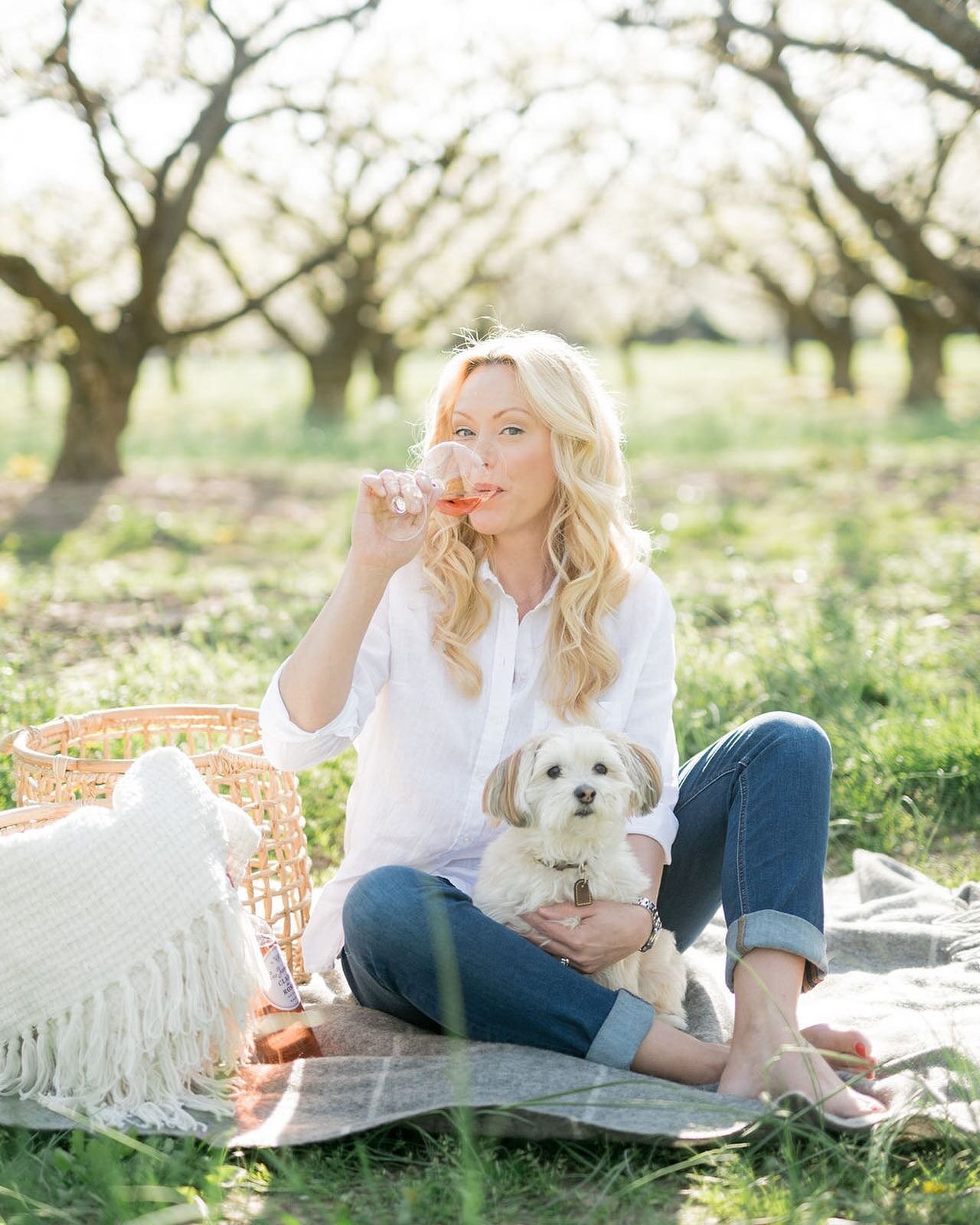 I absolutely love a picnic! 
Packing up the nibbles, grabbing a blanket or 2 to have lots of room to sit and lounge on, scouting out a quiet place or even in a park for lots of people watching and spending time talking and nibbling with my boys&helli