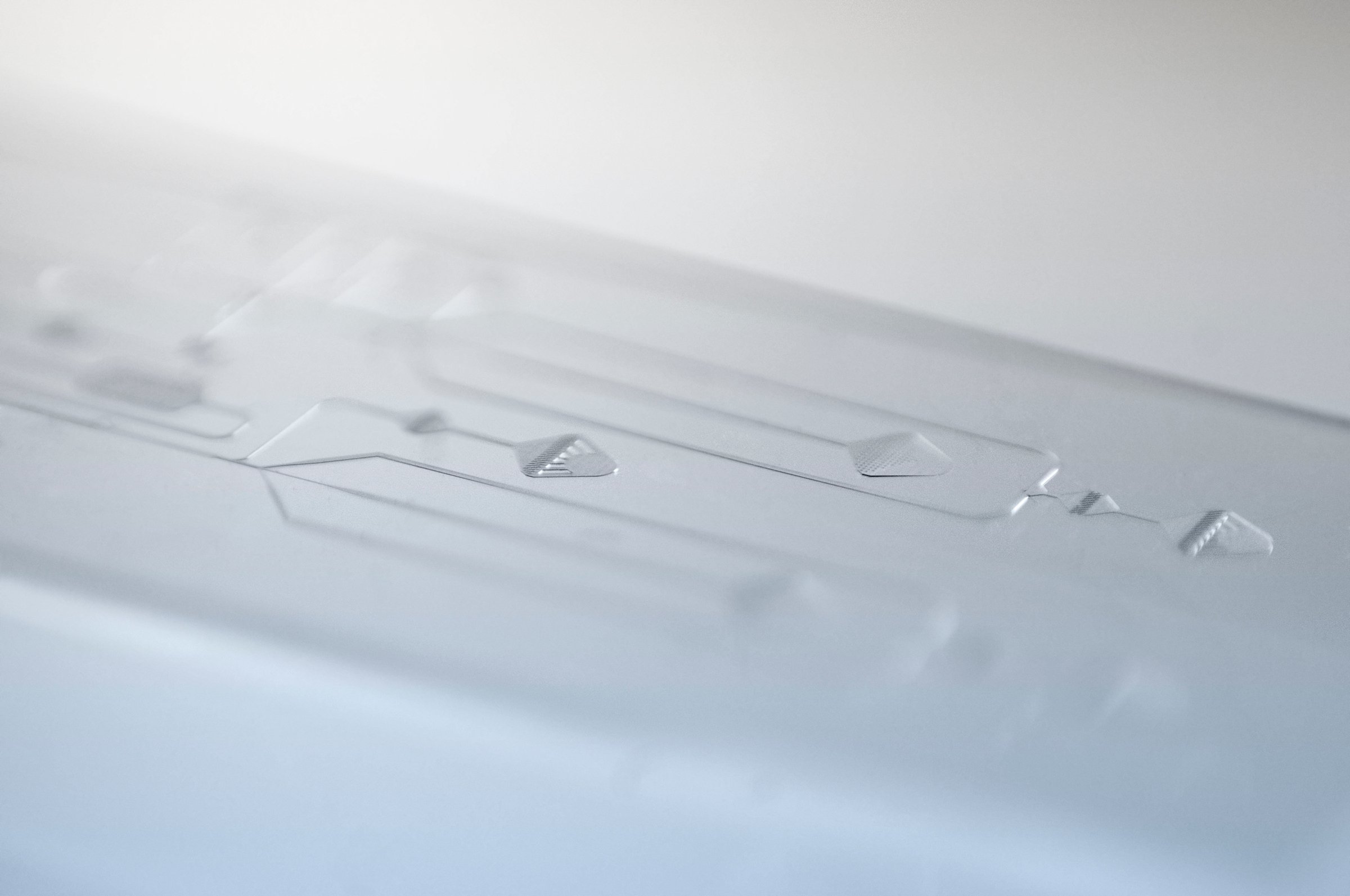 04_microfluidic-device-femtoprint-product-svizzera-2016.jpg