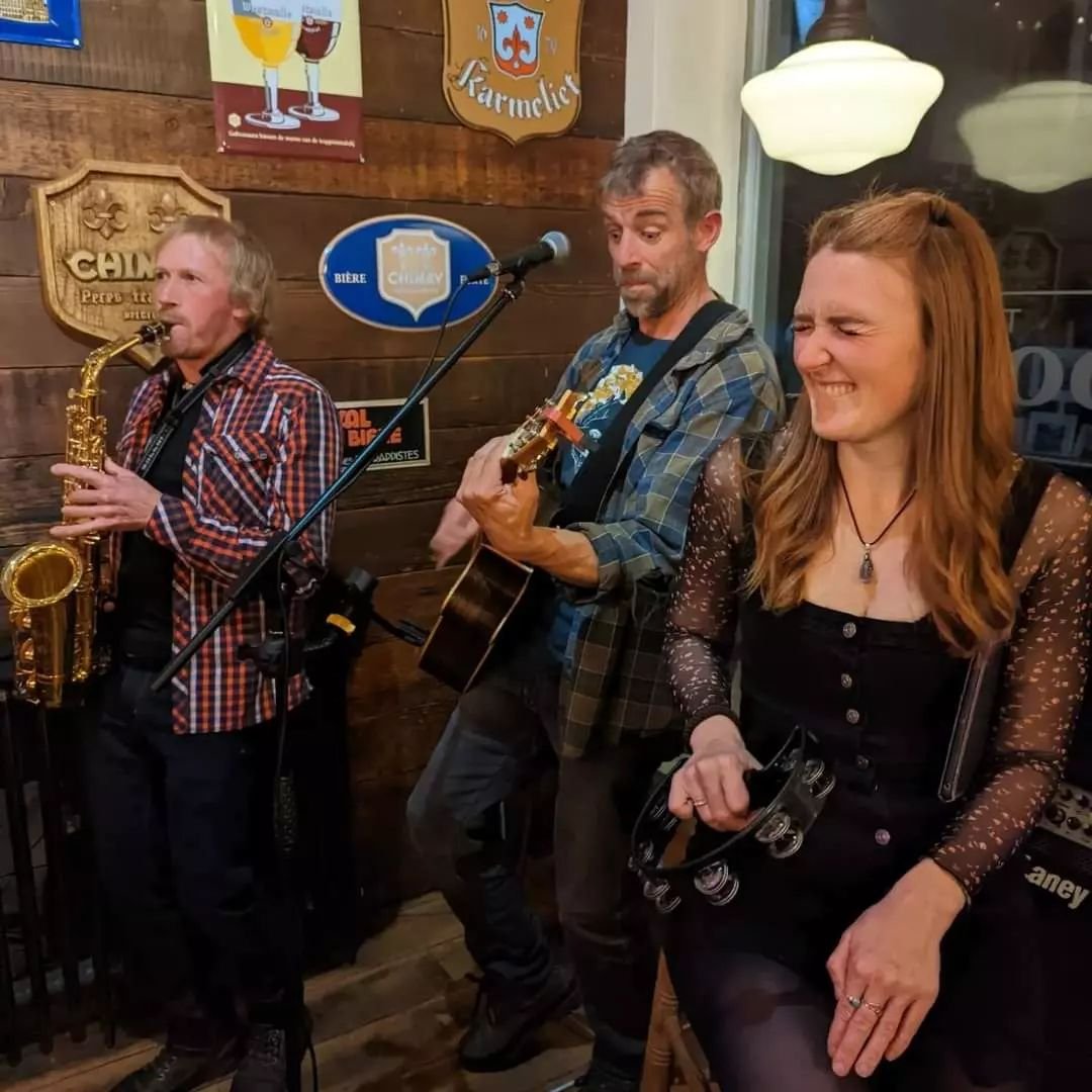 *CAPTION THIS PICTURE*

It's Monday and Mondays mean open mic at @thepocketkeswick 
Come down early to get yourself on the list or just come down for a great night of music.
Music starts at 8PM!

#thepocketkeswick #mondaynightmusic #openmic #mondayni