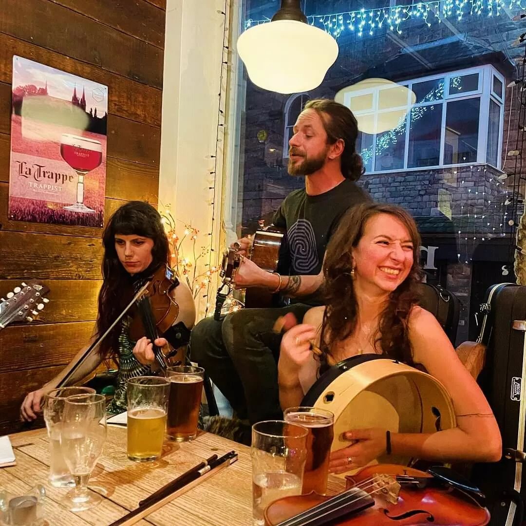 It's our folk session this Wednesday from 8PM

Bring an instrument, bring your voice or just bring yourself along and get over that mid-week hump with some quality music!

#thepocketkeswick #liveatthepocket #musicatthepocket #pocketsession #duo #kesw