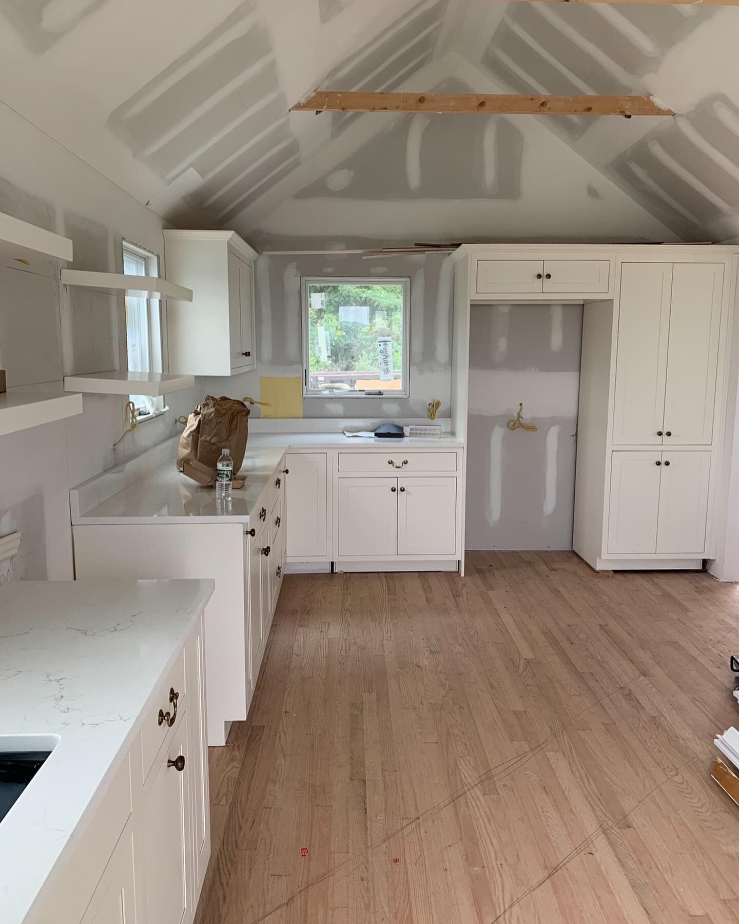 This may be an unpopular opinion: I think progress is sometimes more thrilling than results; especially when it comes to home renovations. This space, once a library has been transformed into a gorgeous kitchen!
I couldn&rsquo;t be more proud of the 