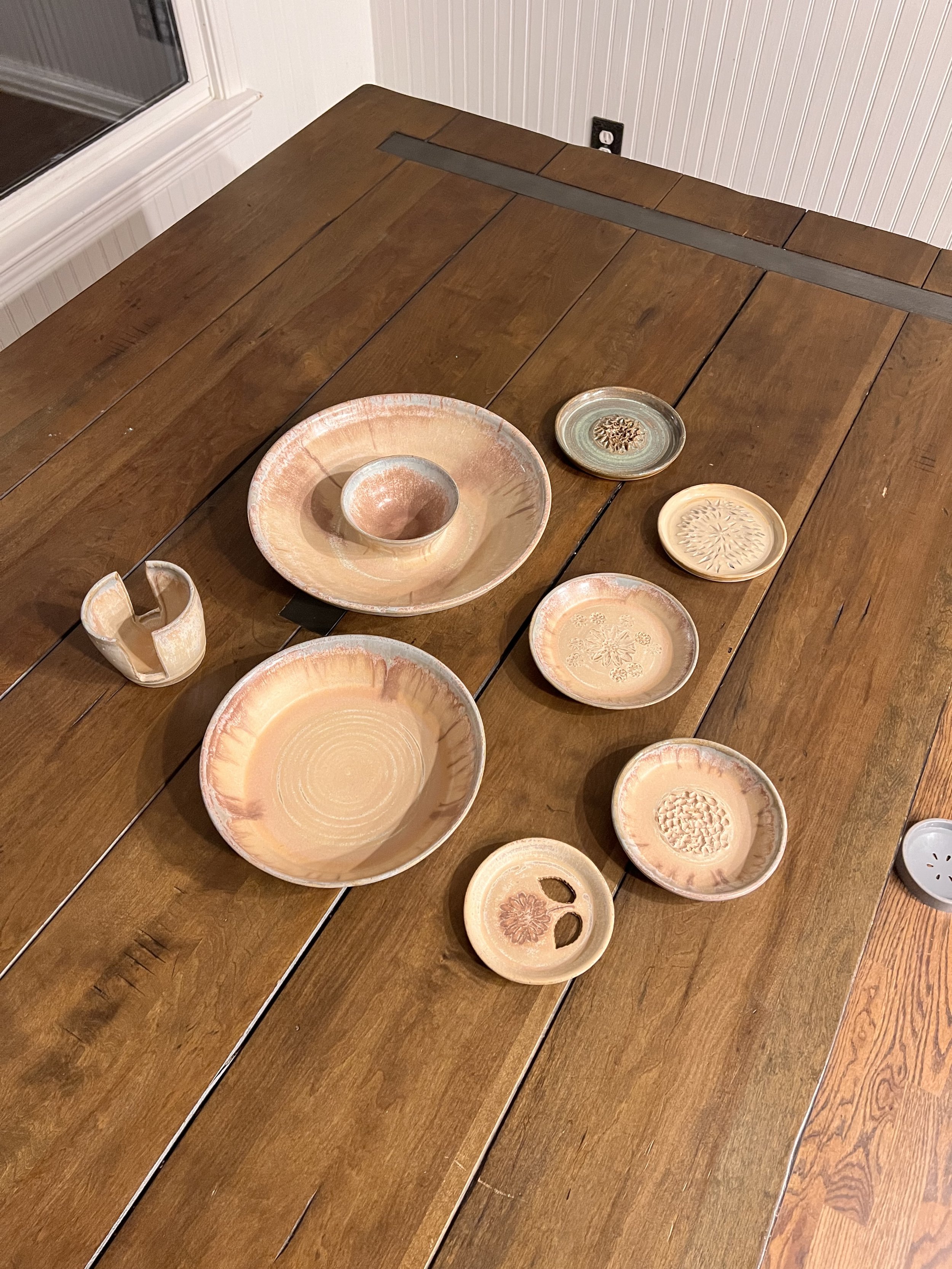 TheSuzShine Tan Chip n dip and garlic plate set.jpeg