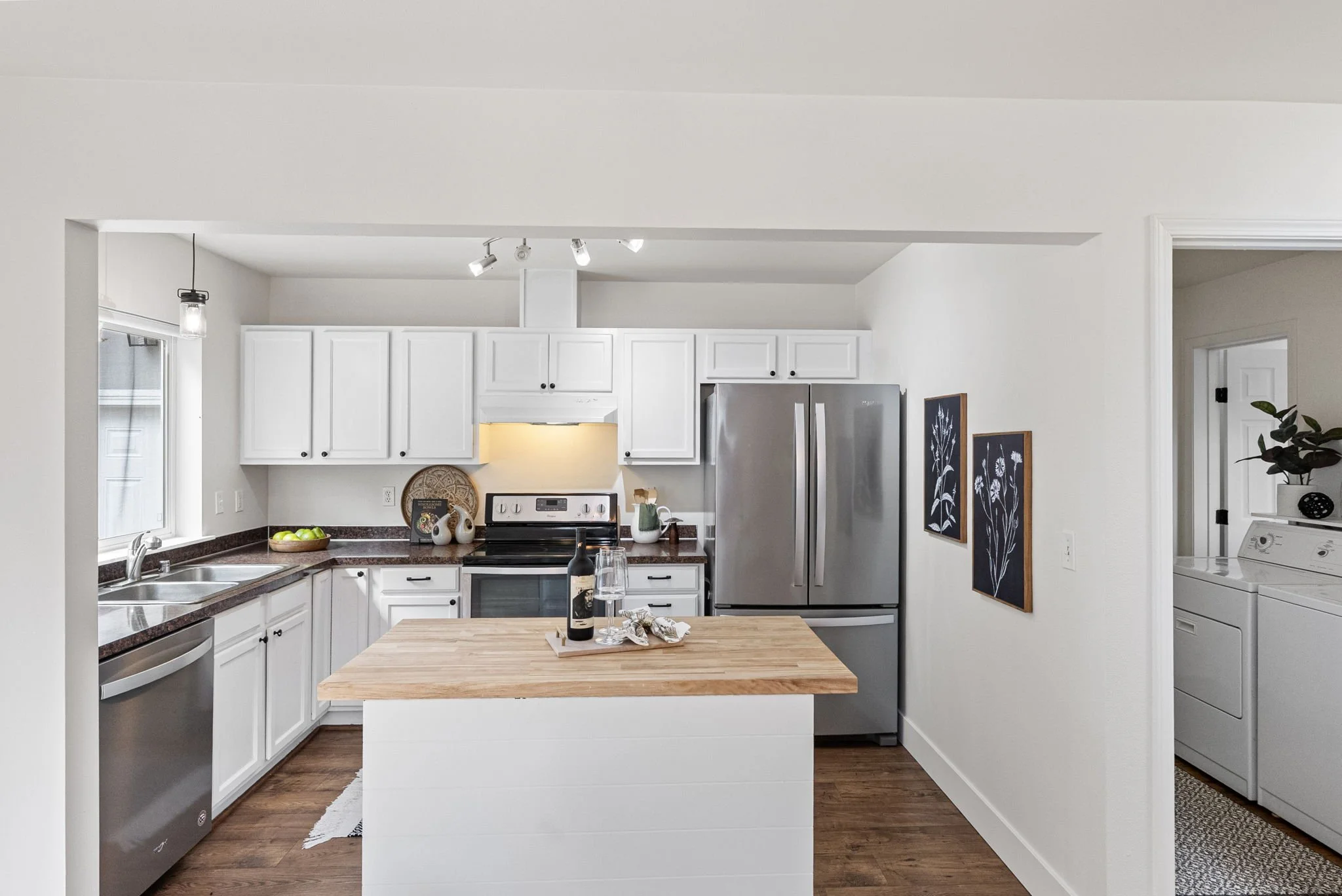 10-web-or-mls-209-ne-max-william-loop.jpg