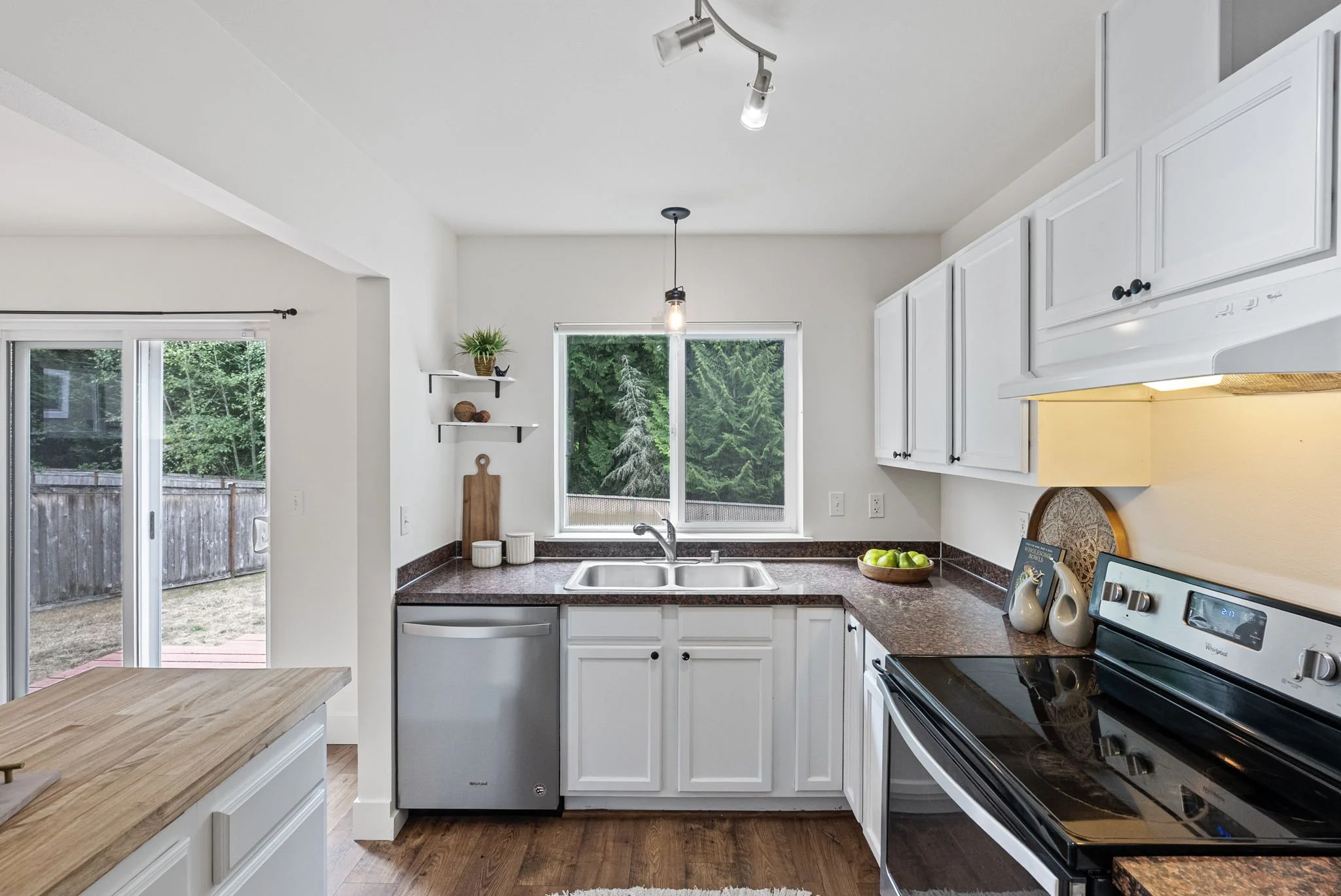 12-web-or-mls-209-ne-max-william-loop.jpg