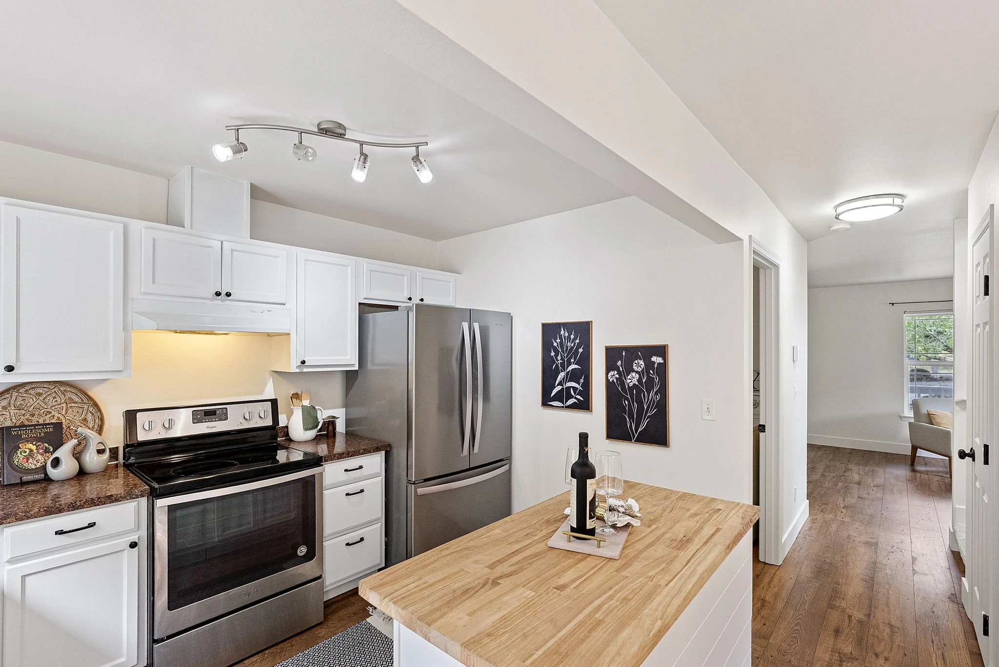 14-web-or-mls-209-ne-max-william-loop.jpg