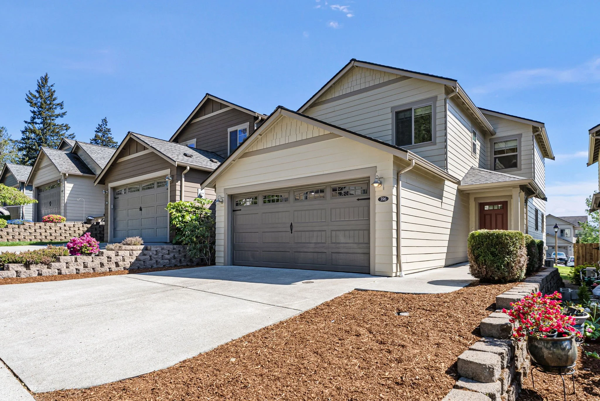 2-web-or-mls-396-ne-inspiration-st.jpg
