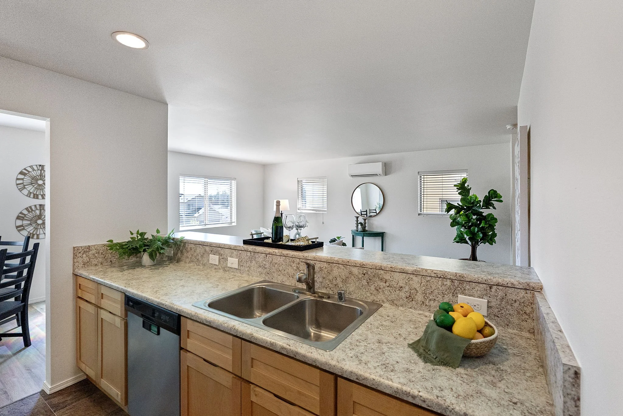 9-web-or-mls-396-ne-inspiration-st.jpg