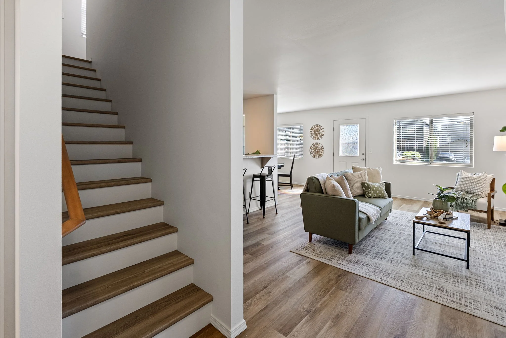 31-web-or-mls-396-ne-inspiration-st.jpg