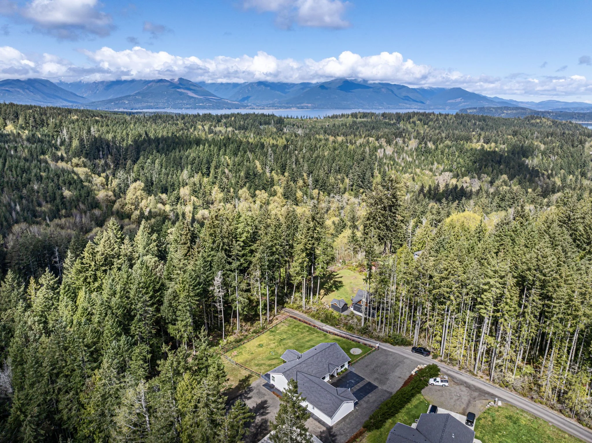 4-web-or-mls-10128-merlin-ln-nw.jpg