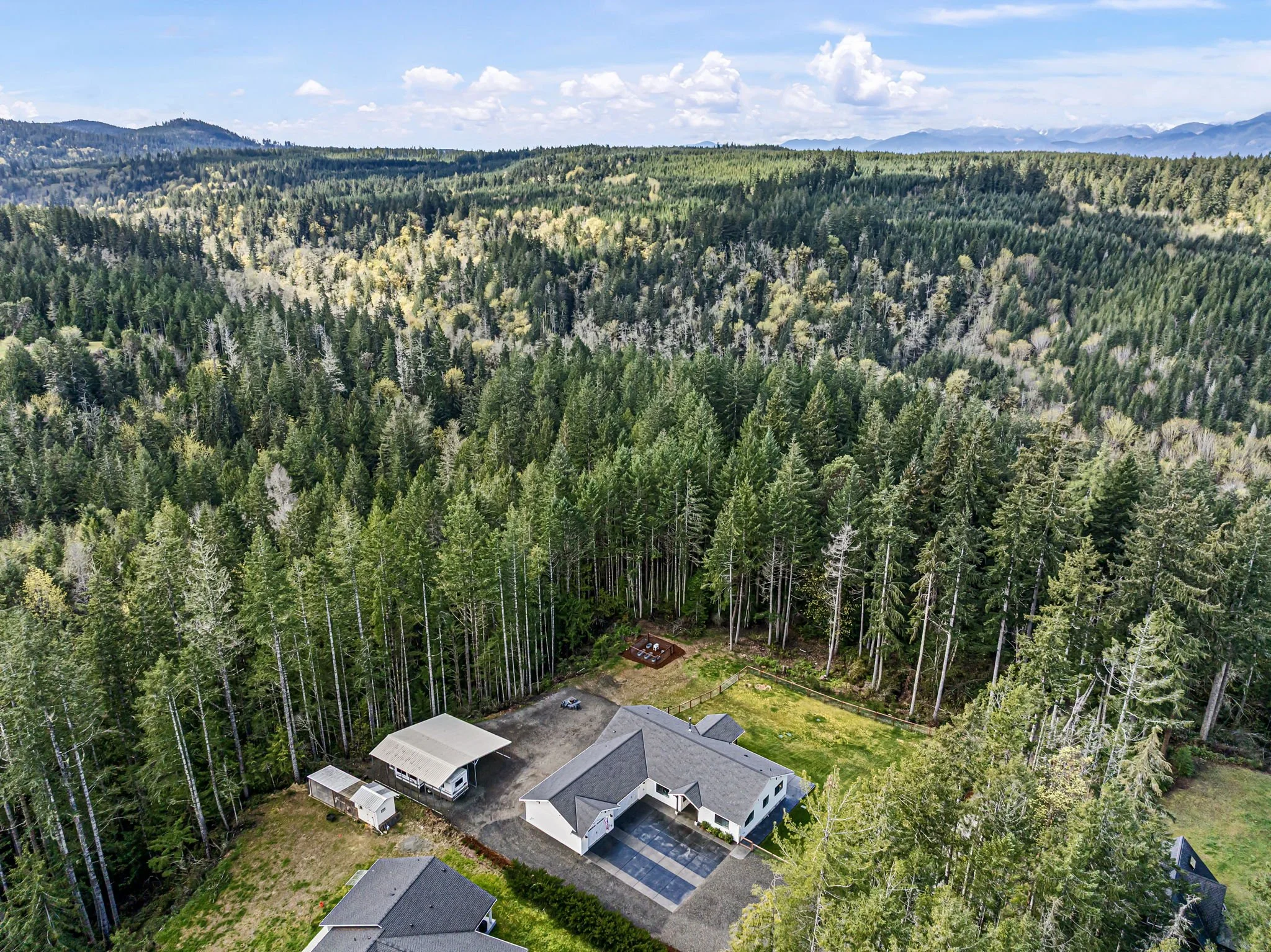 5-web-or-mls-10128-merlin-ln-nw.jpg